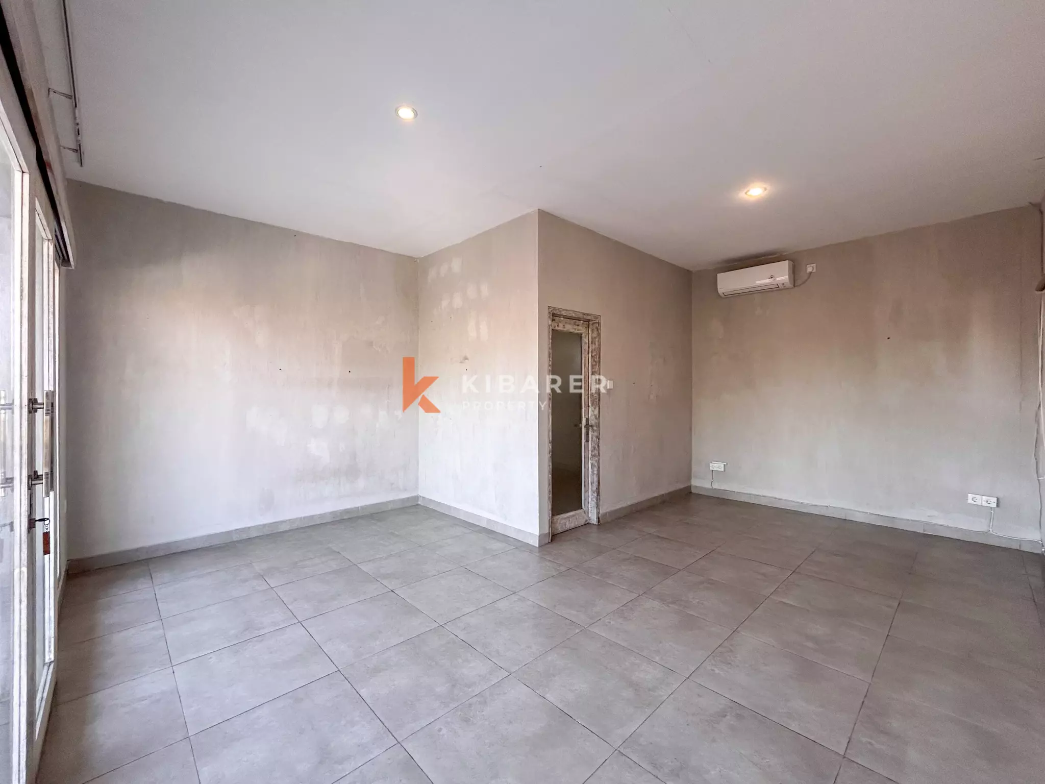 Comfortable Three-Bedroom Unfurnished Family Villa with Open Living Space in Umalas