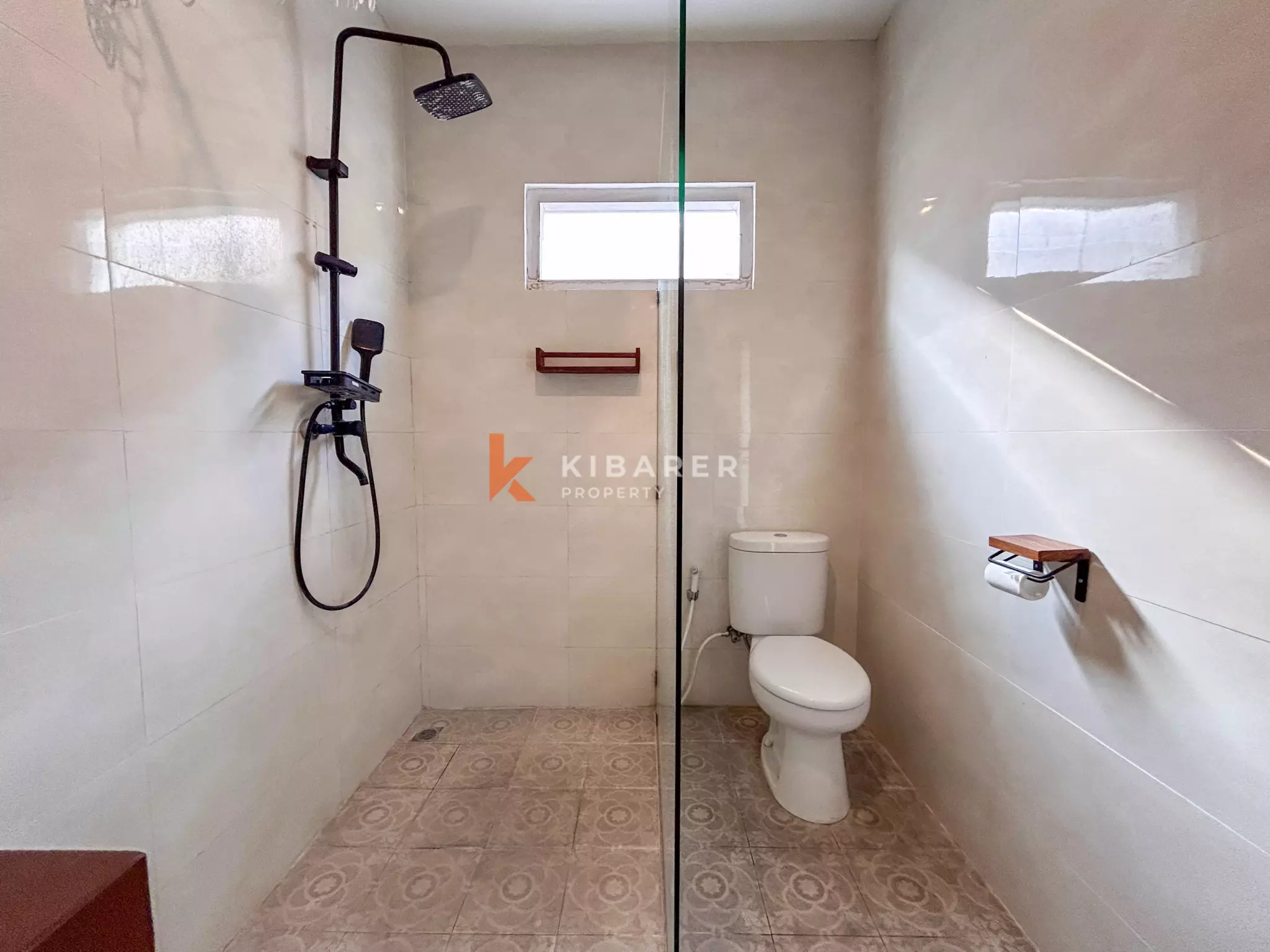 Comfortable Three-Bedroom Unfurnished Family Villa with Open Living Space in Umalas
