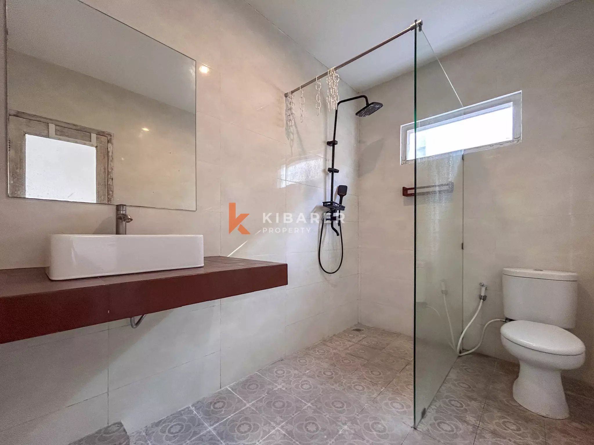 Comfortable Three-Bedroom Unfurnished Family Villa with Open Living Space in Umalas