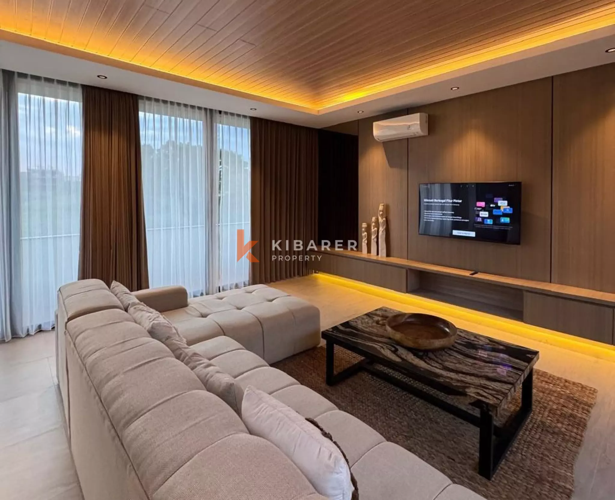 Charming Three-Bedroom Villa with Open Living Space in Canggu