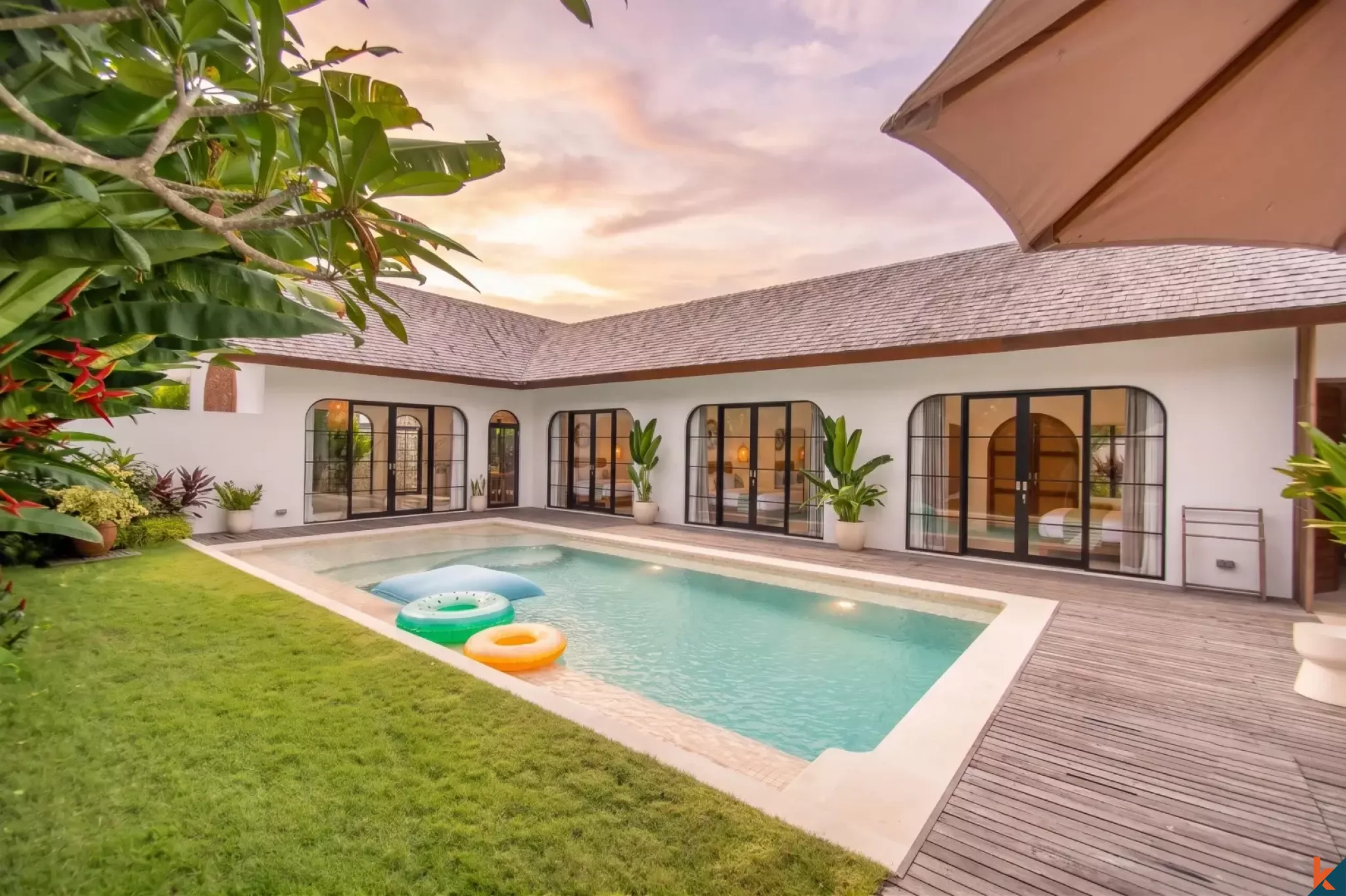 Vila cantik dengan tiga kamar tidur hak milik untuk dijual di Uluwatu