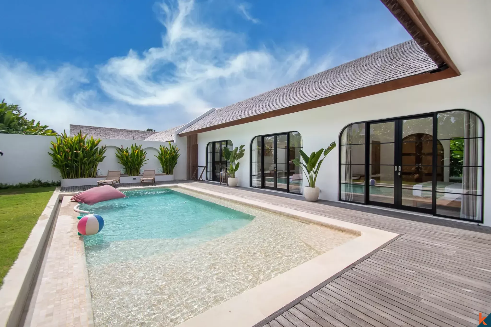 Properti menawan dengan tiga kamar tidur berstatus hak sewa dijual di Uluwatu