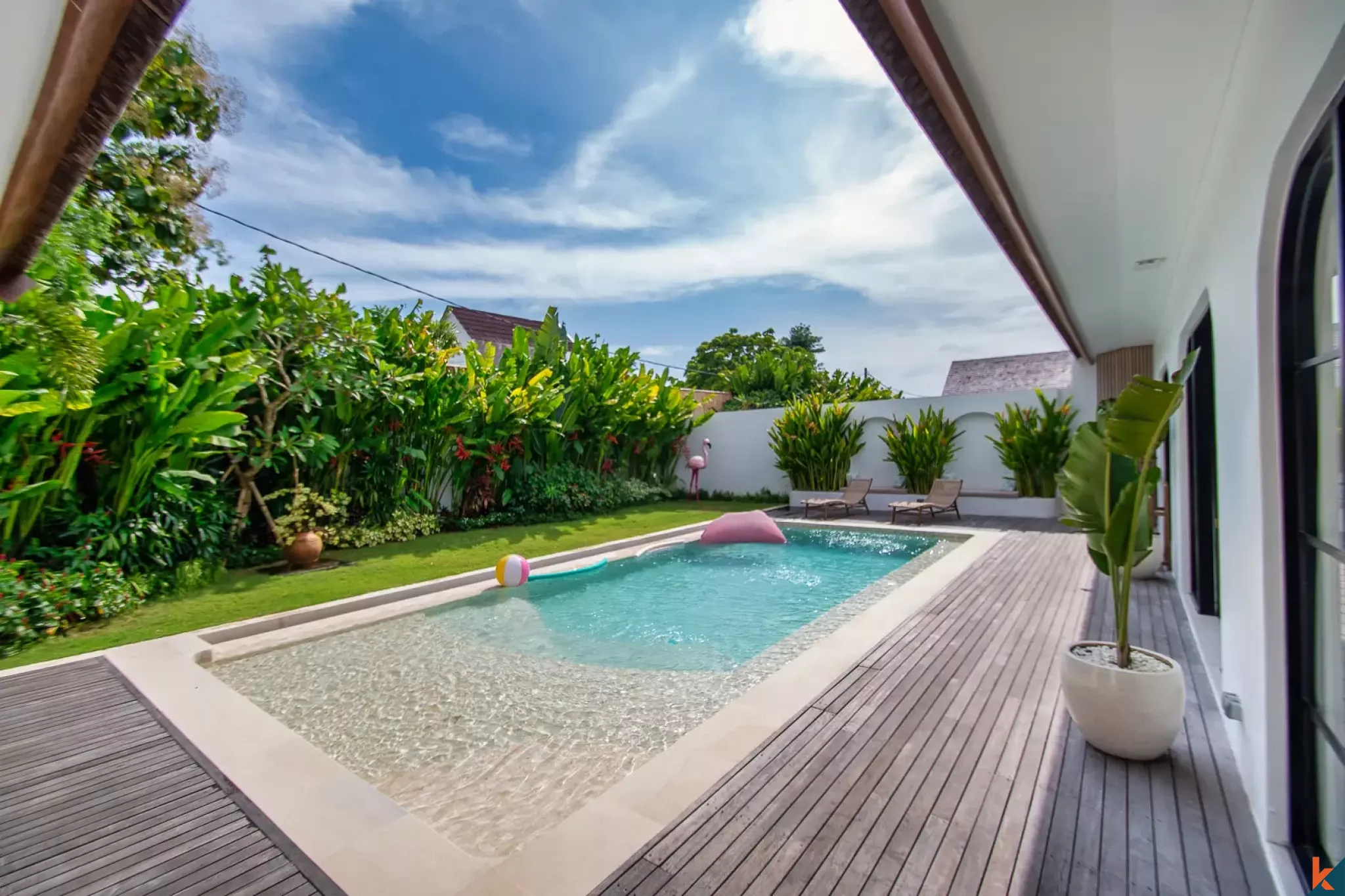 Properti menawan dengan tiga kamar tidur berstatus hak sewa dijual di Uluwatu