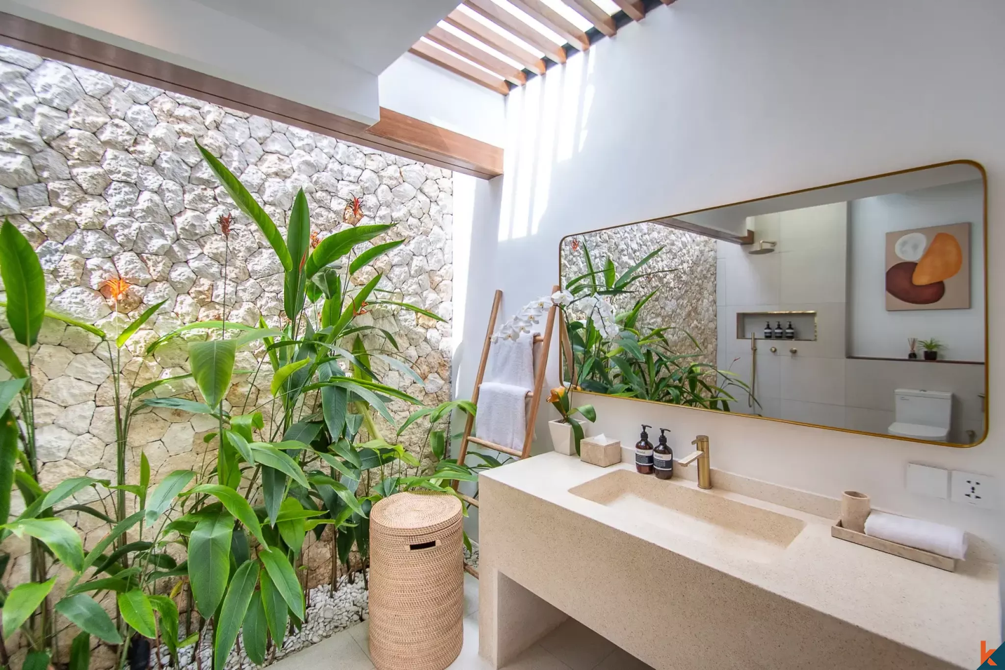 Properti menawan dengan tiga kamar tidur berstatus hak sewa dijual di Uluwatu