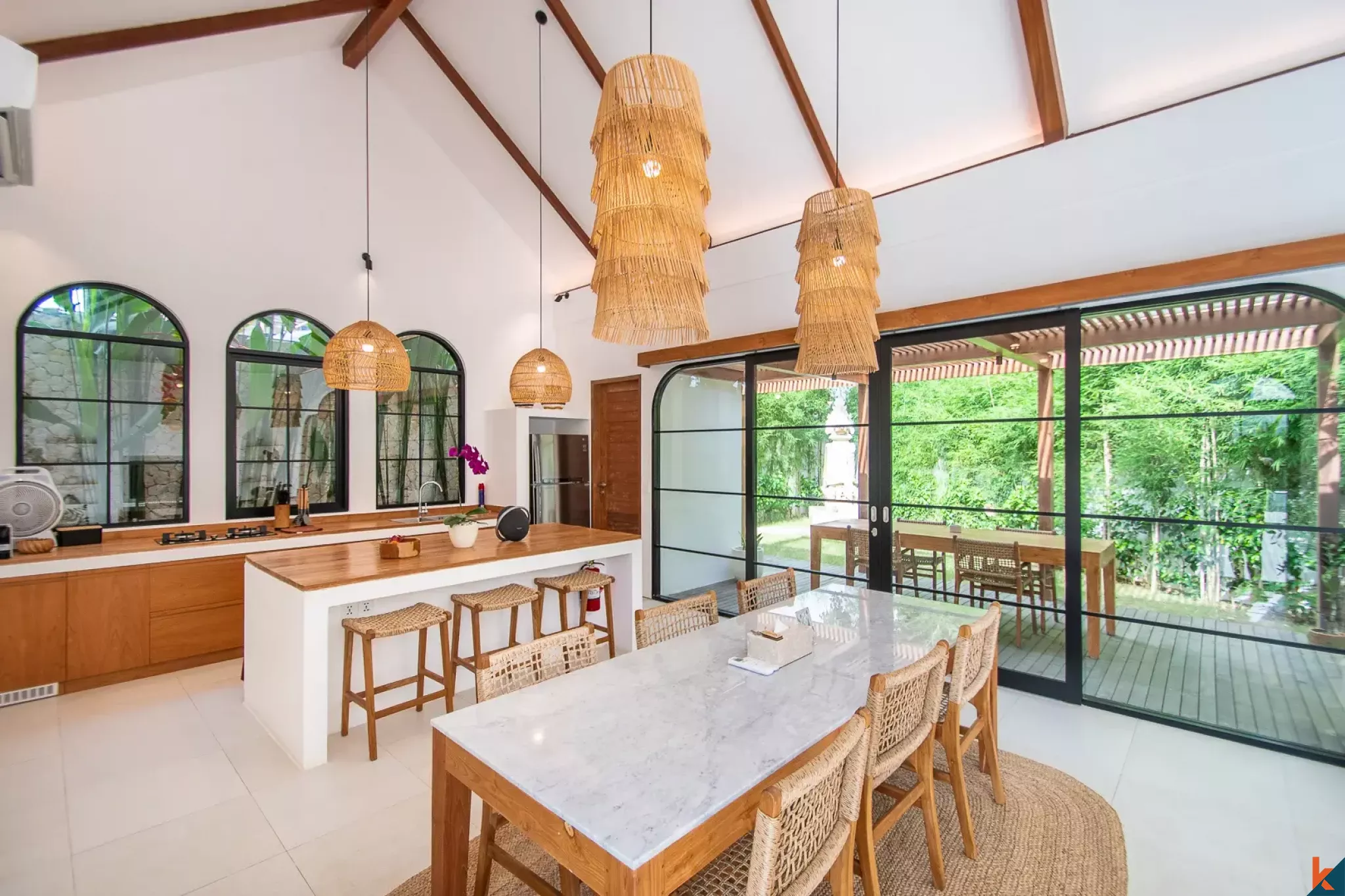 Properti menawan dengan tiga kamar tidur berstatus hak sewa dijual di Uluwatu
