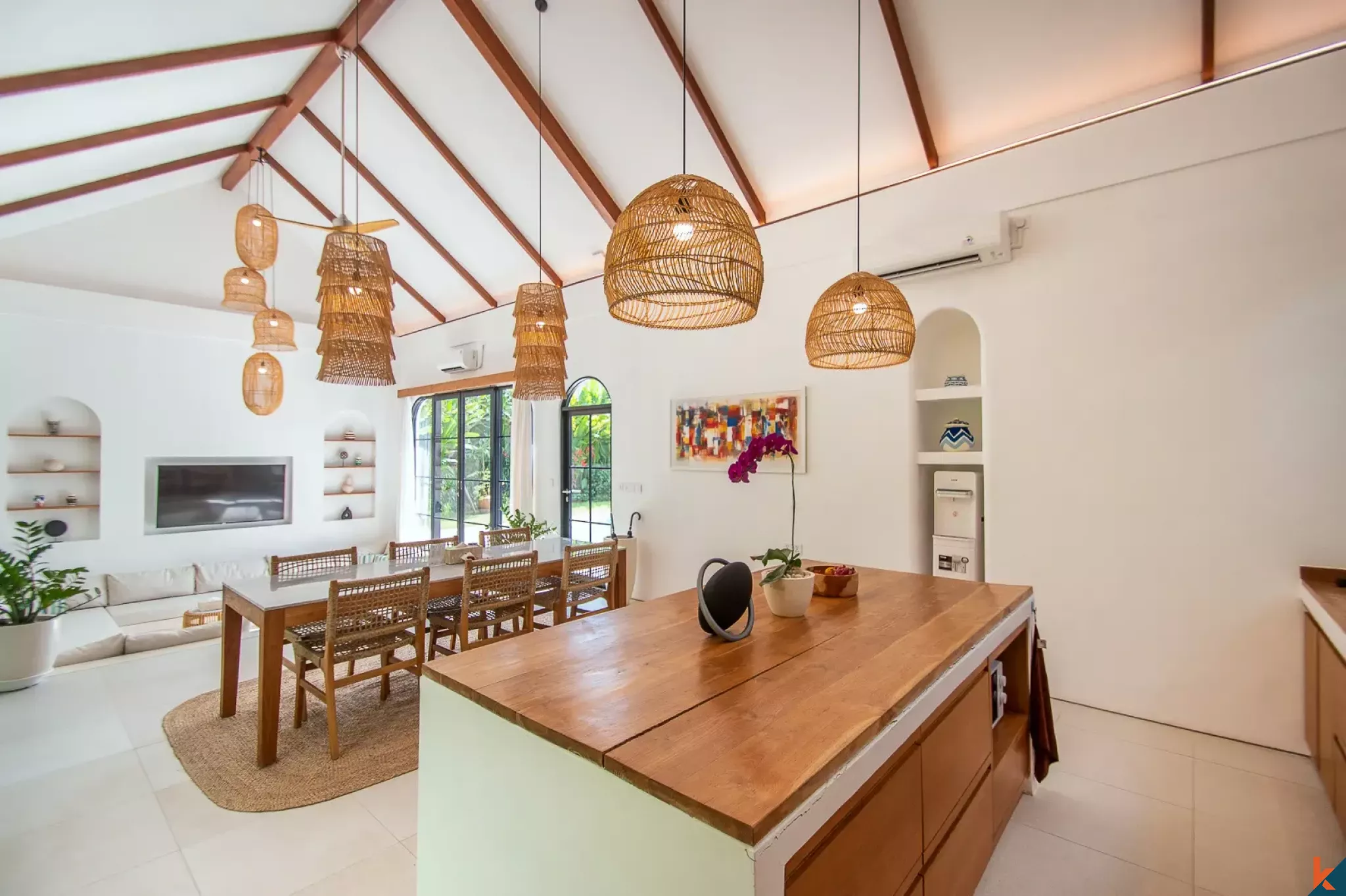 Properti menawan dengan tiga kamar tidur berstatus hak sewa dijual di Uluwatu