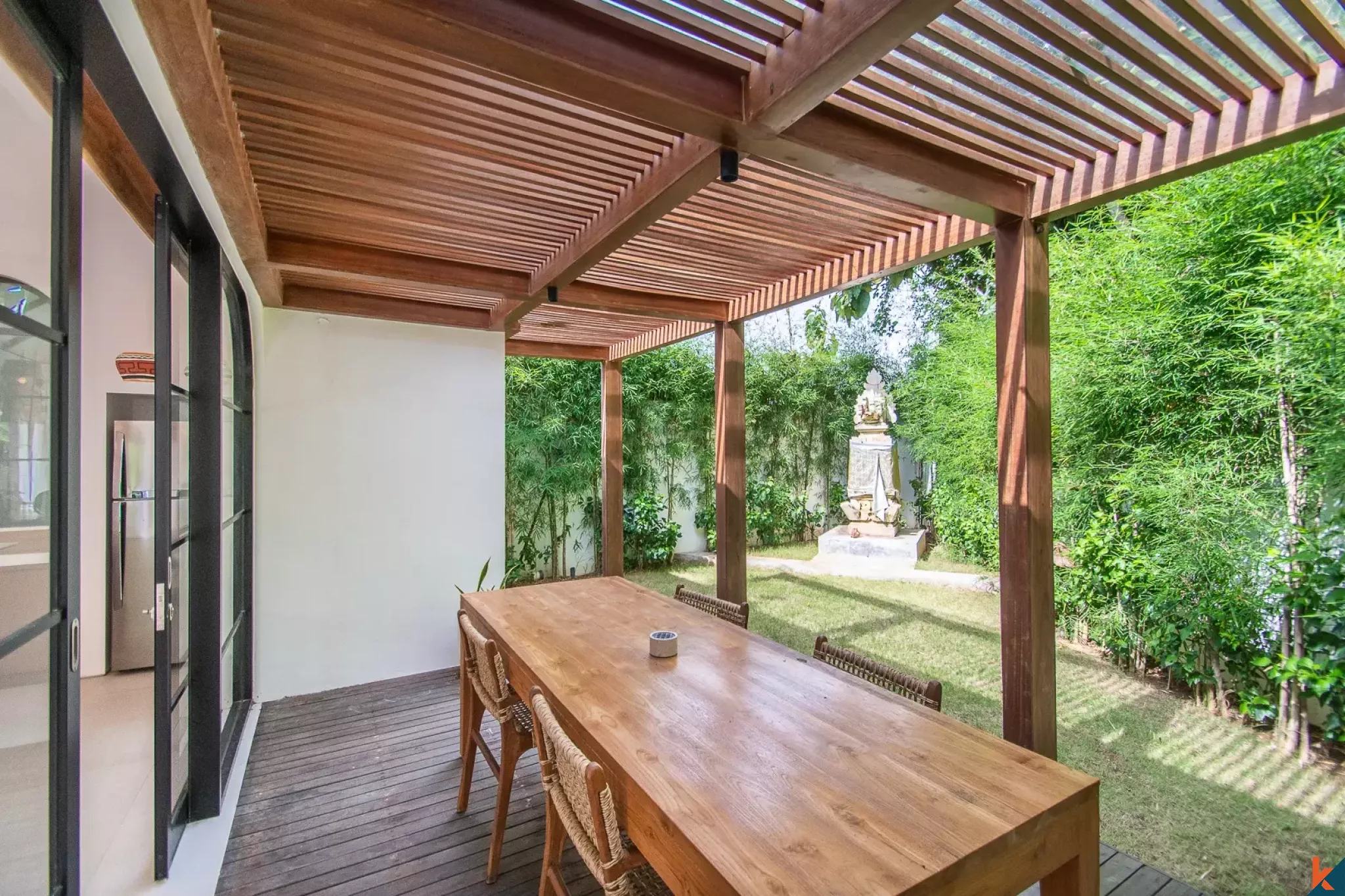 Properti menawan dengan tiga kamar tidur berstatus hak sewa dijual di Uluwatu