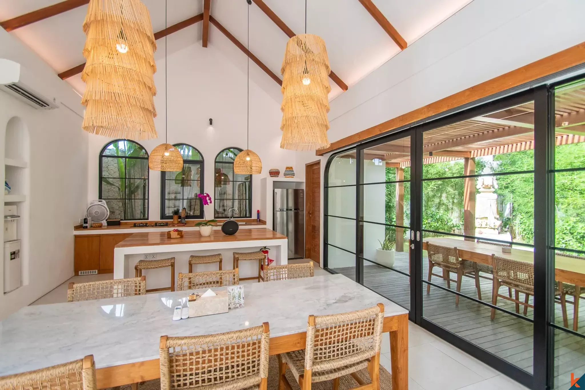 Properti menawan dengan tiga kamar tidur berstatus hak sewa dijual di Uluwatu