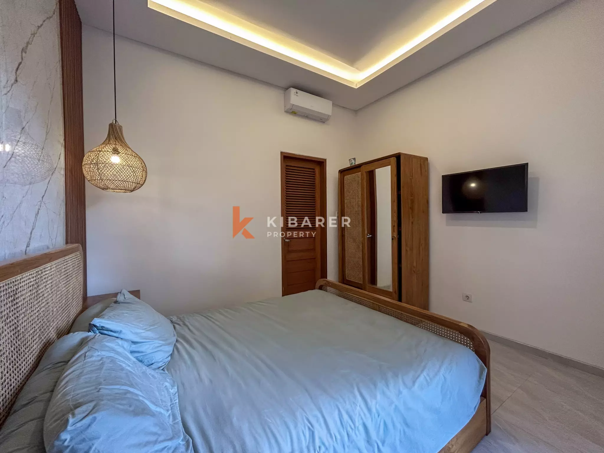 Villa Tropis Menawan dengan Dua Kamar Tidur, Ruang Tamu Terbuka, dan Kolam Renang Pribadi di Ungasan