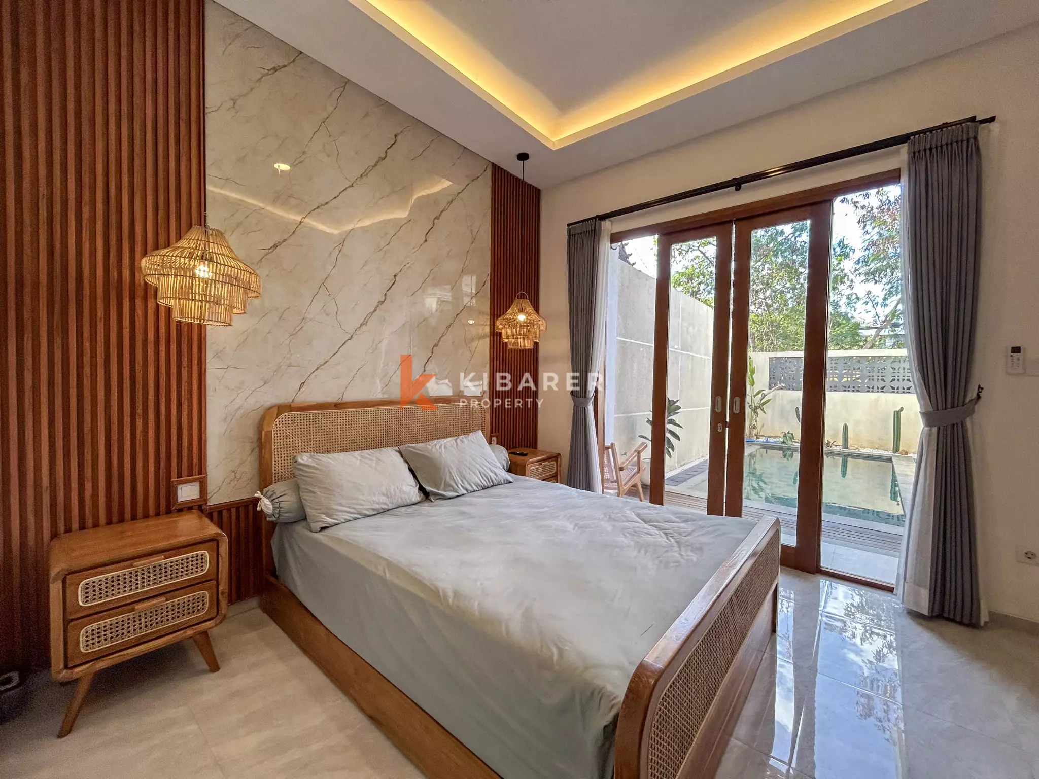 Villa Tropis Menawan dengan Dua Kamar Tidur, Ruang Tamu Terbuka, dan Kolam Renang Pribadi di Ungasan