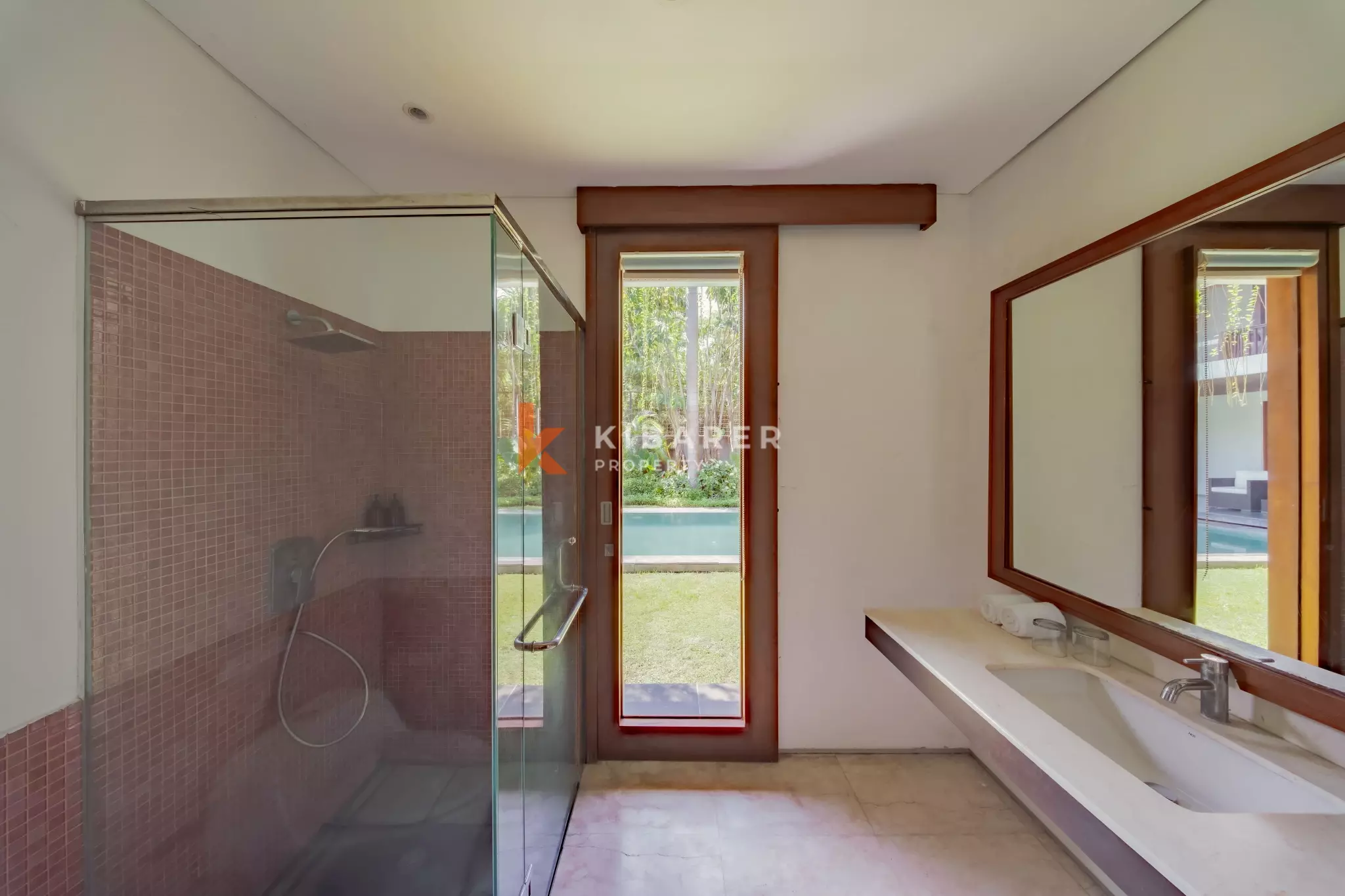 Vila Tropis Elegan Tiga Kamar Tidur Dengan Halaman Dalam Dan Kolam Renang Pribadi Di Berawa