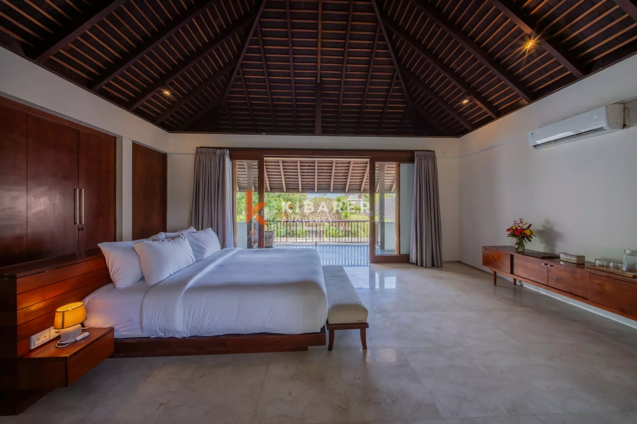 Vila Tropis Elegan Tiga Kamar Tidur Dengan Halaman Dalam Dan Kolam Renang Pribadi Di Berawa