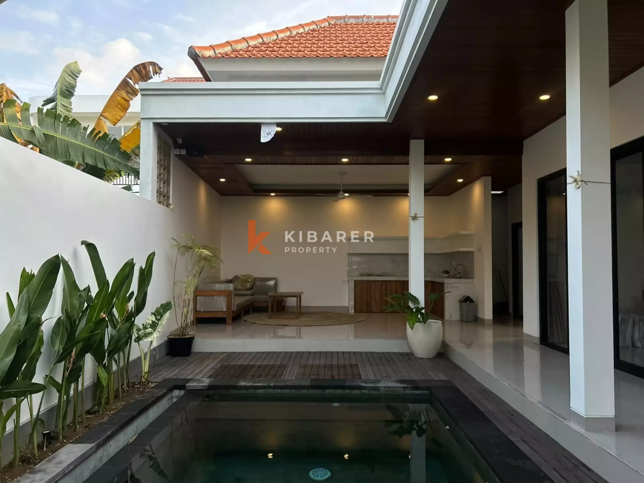 Villa Minimalis Modern Dua Kamar Tidur dengan Ruang Tamu Terbuka dan Kolam Renang Pribadi di Cemagi
