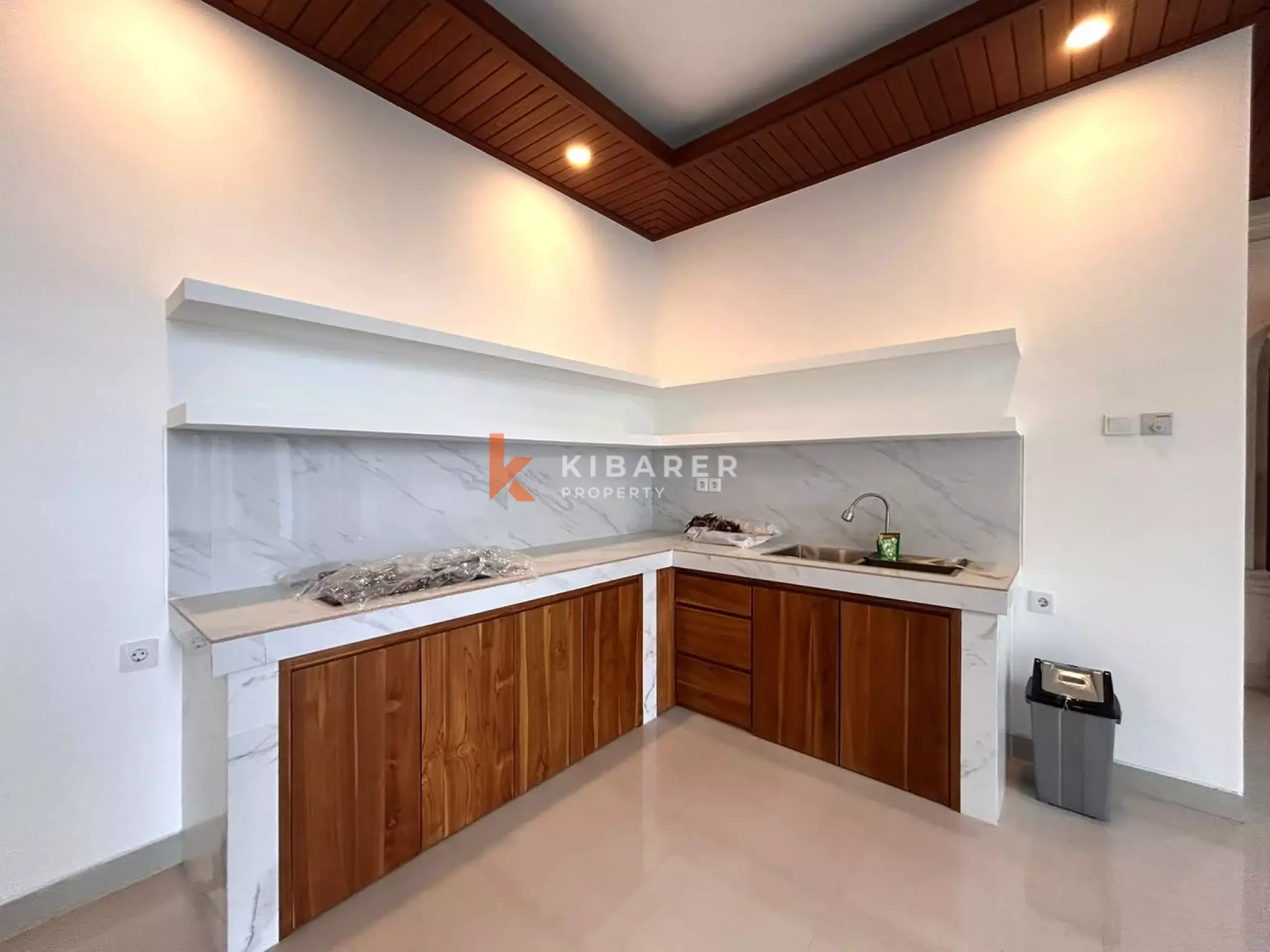 Villa Minimalis Modern Dua Kamar Tidur dengan Ruang Tamu Terbuka dan Kolam Renang Pribadi di Cemagi