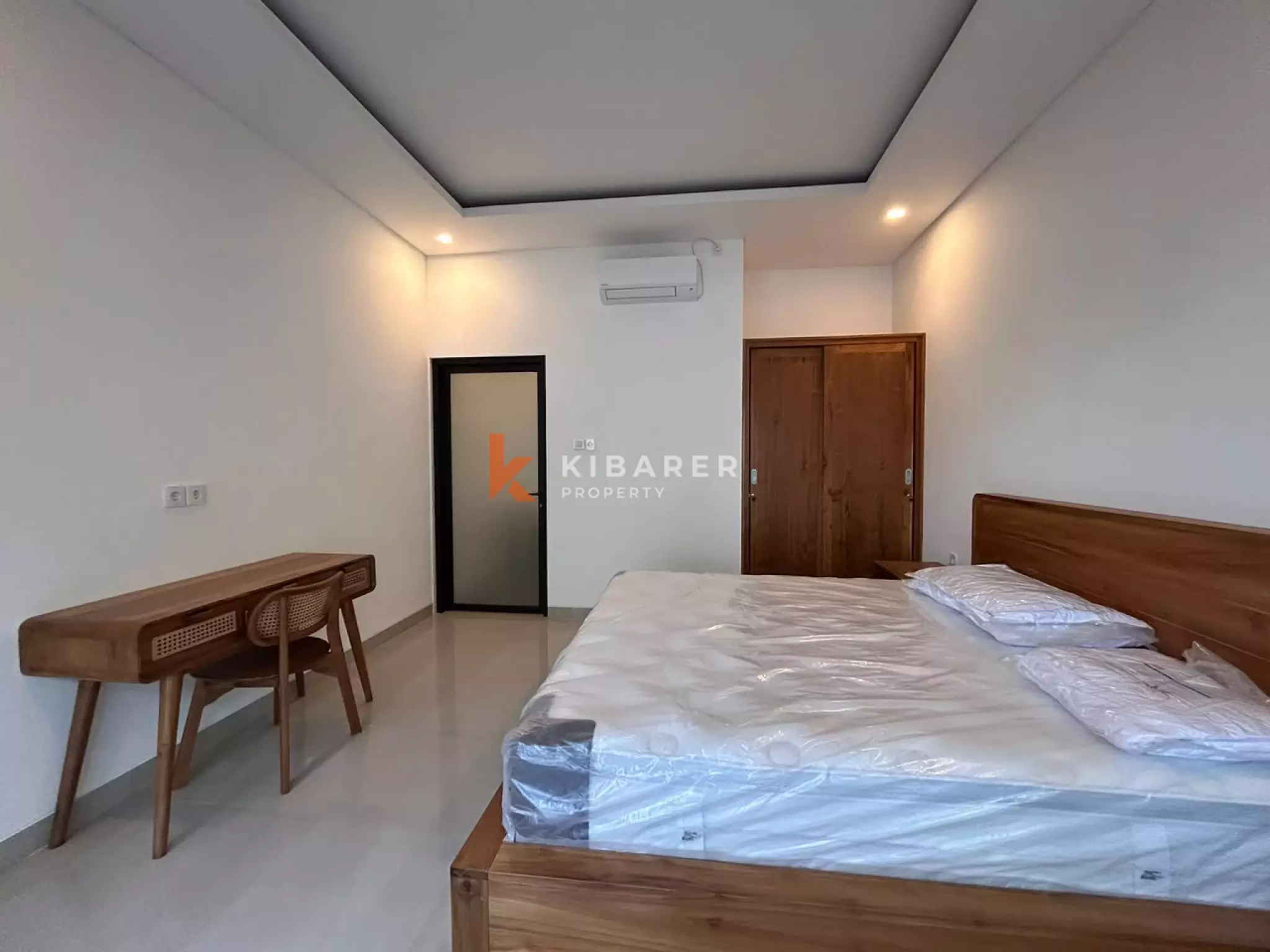 Villa Minimalis Modern Dua Kamar Tidur dengan Ruang Tamu Terbuka dan Kolam Renang Pribadi di Cemagi