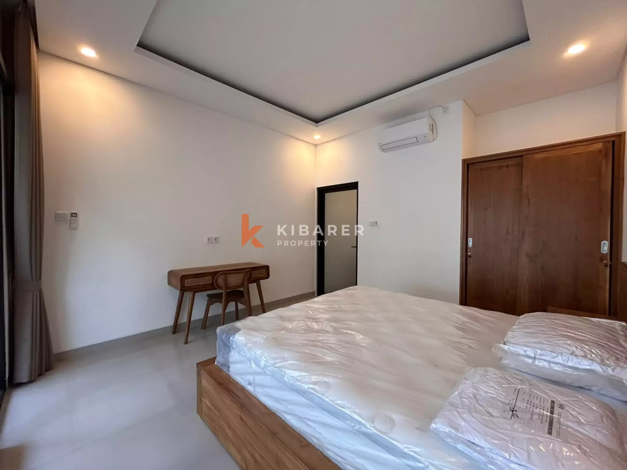 Villa Minimalis Modern Dua Kamar Tidur dengan Ruang Tamu Terbuka dan Kolam Renang Pribadi di Cemagi