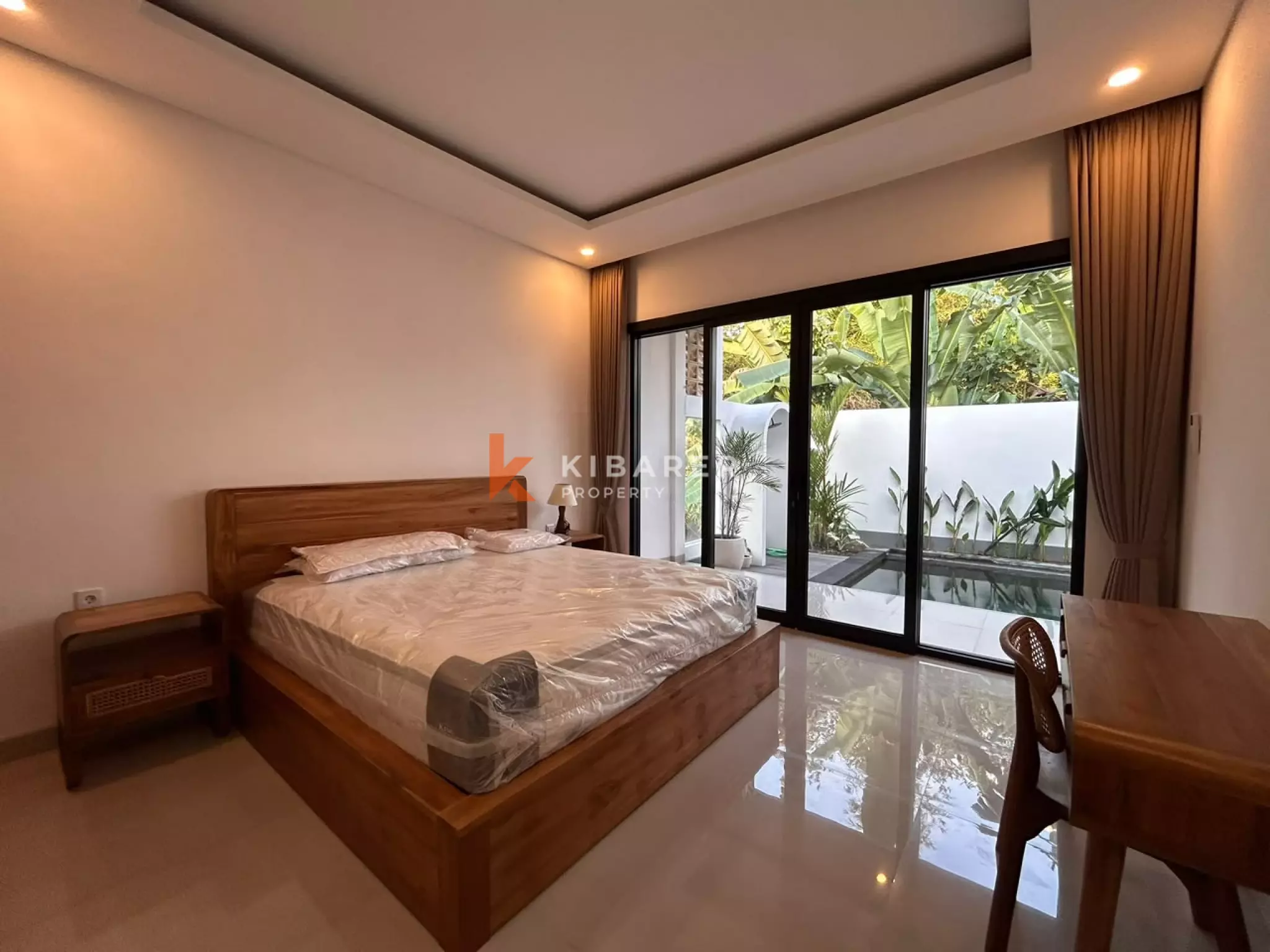 Villa Minimalis Modern Dua Kamar Tidur dengan Ruang Tamu Terbuka dan Kolam Renang Pribadi di Cemagi
