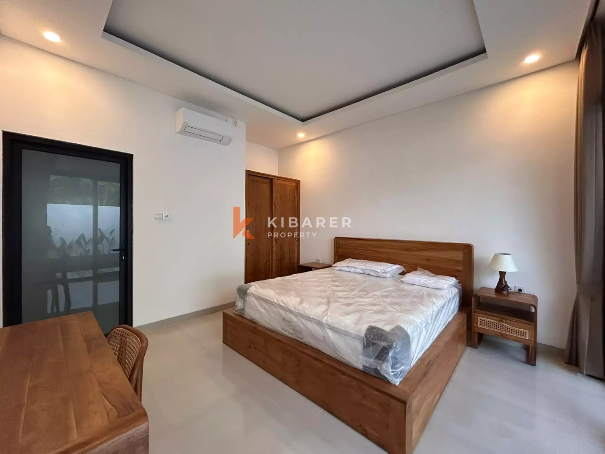 Villa Minimalis Modern Dua Kamar Tidur dengan Ruang Tamu Terbuka dan Kolam Renang Pribadi di Cemagi