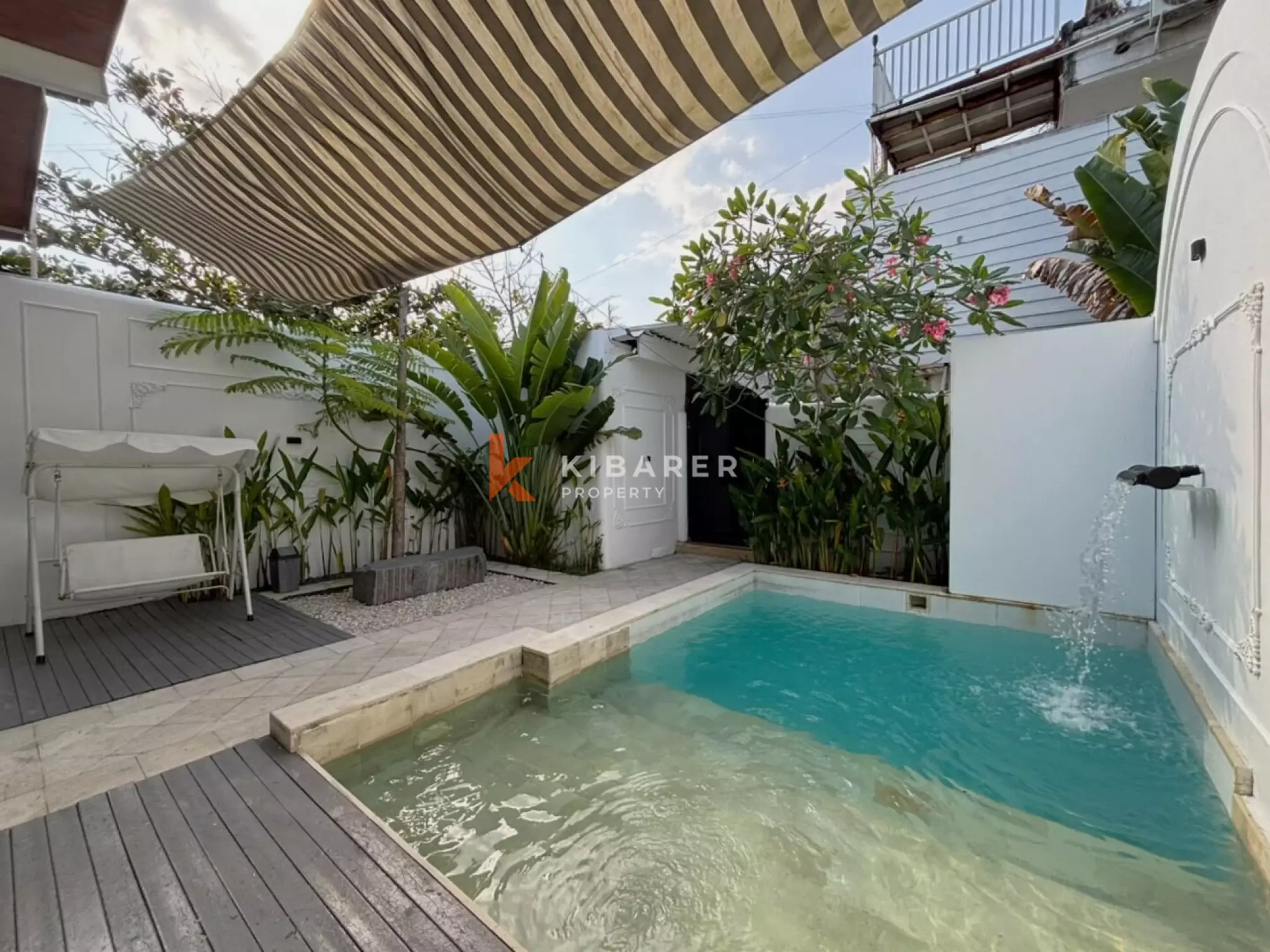 Vila Romantis Tropis Satu Kamar Tidur di Legian yang Semarak