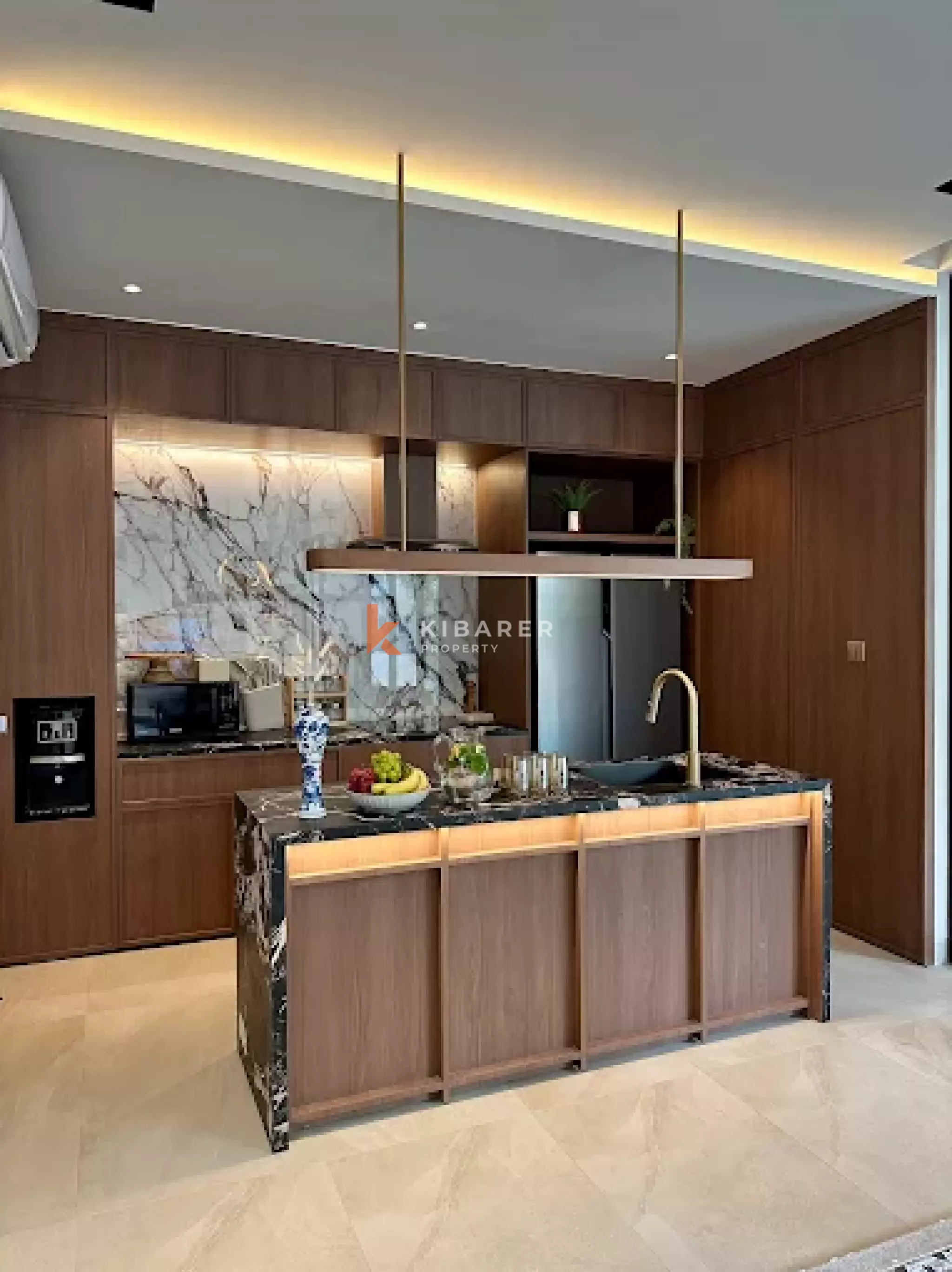 Stylish Three-Bedroom Modern Villa in Canggu