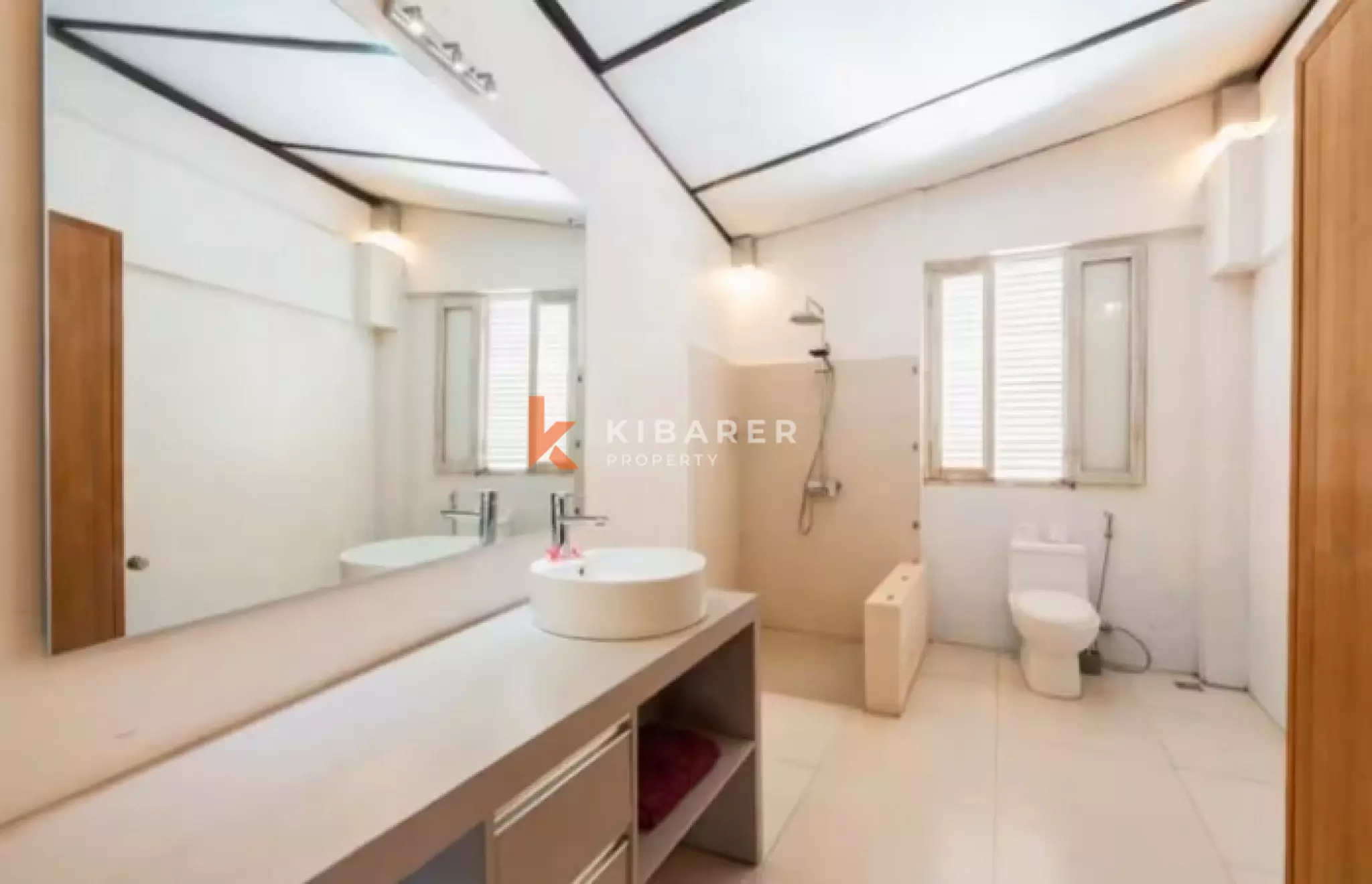 Charming Three-Bedroom Villa Walking Distance to Nyanyi Beach