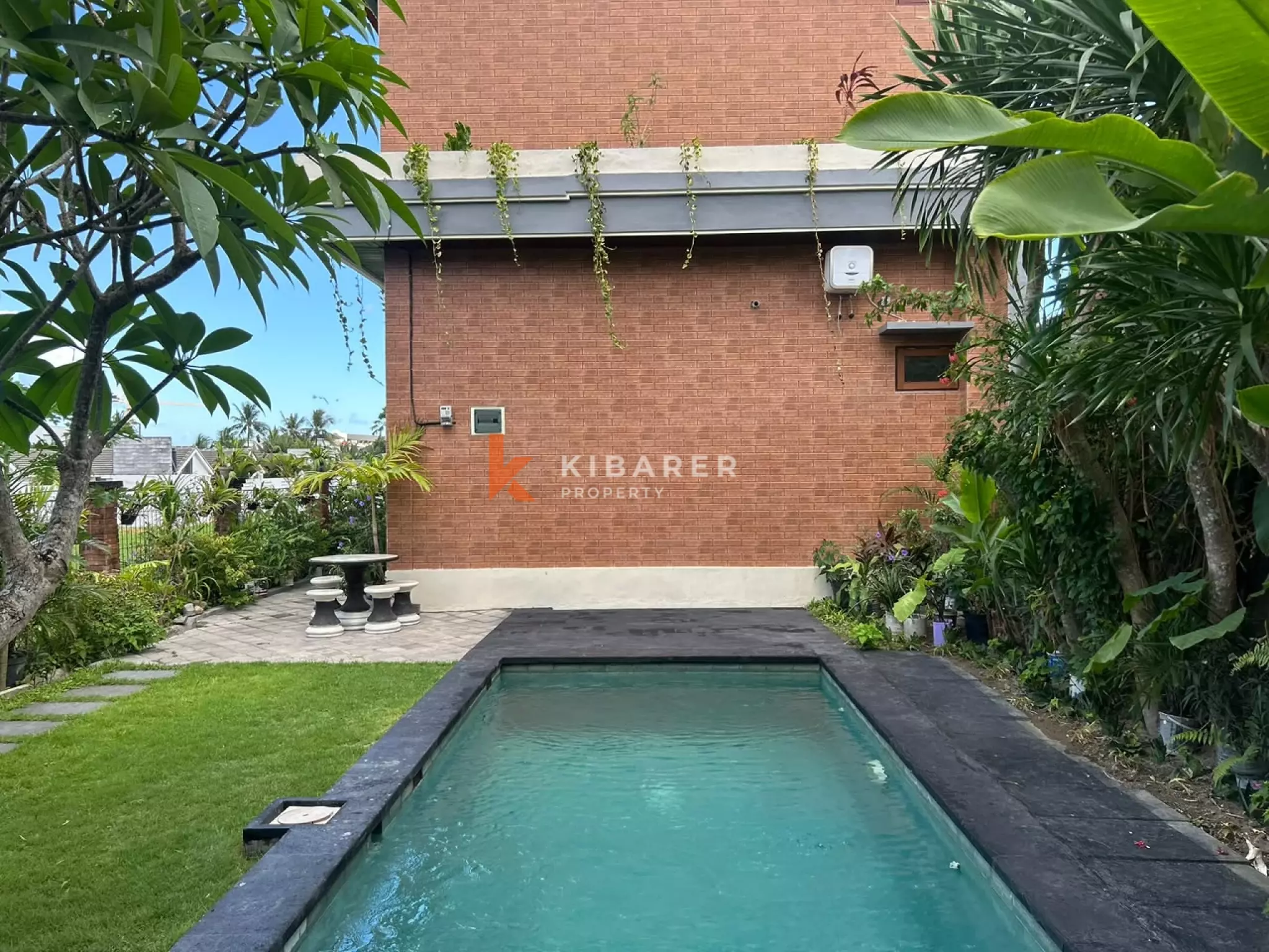 Villa Dua Lantai Luas dengan Empat Kamar Tidur dan Pemandangan Sawah di Canggu