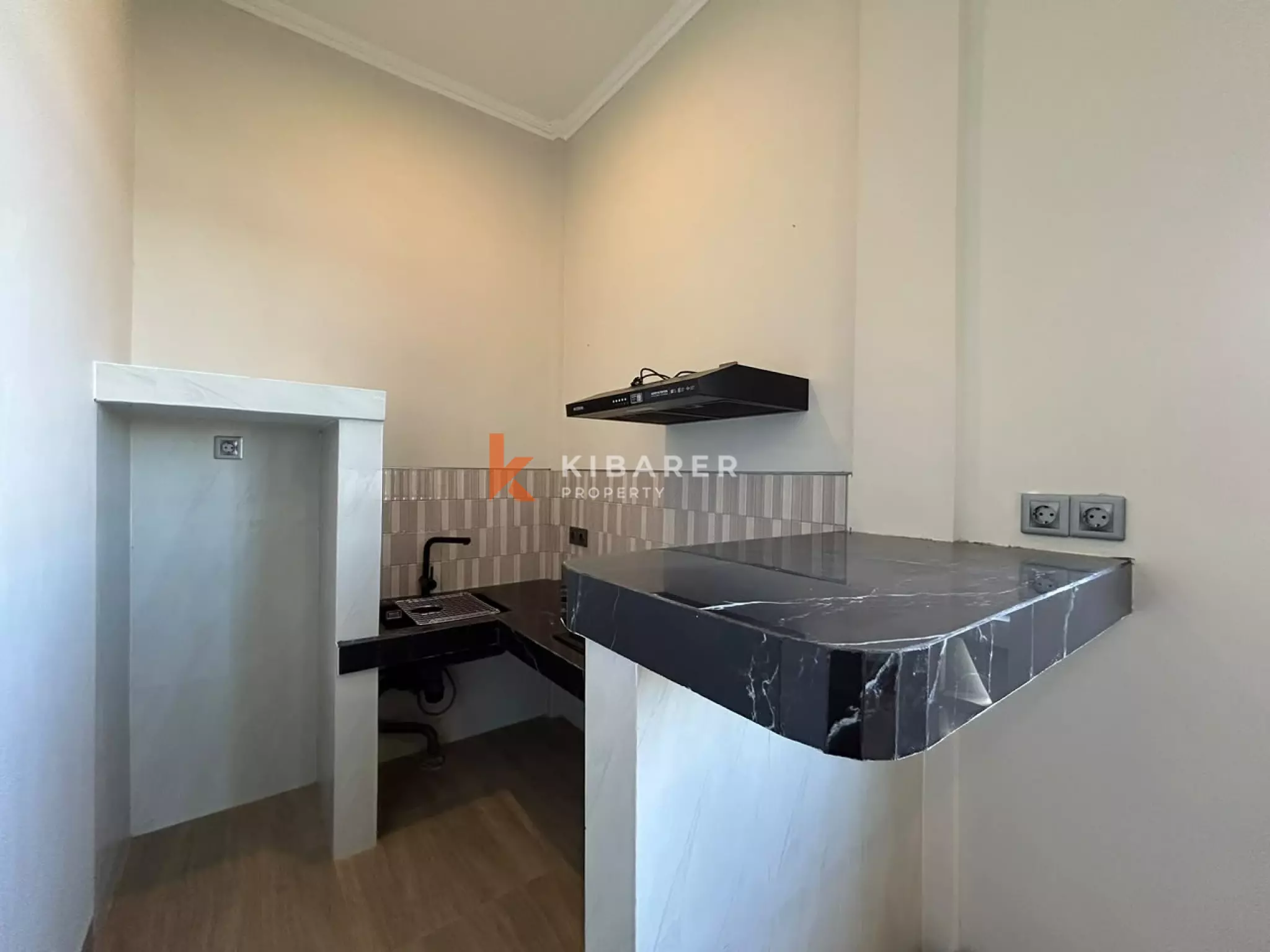 Villa Dua Lantai Luas dengan Empat Kamar Tidur dan Pemandangan Sawah di Canggu
