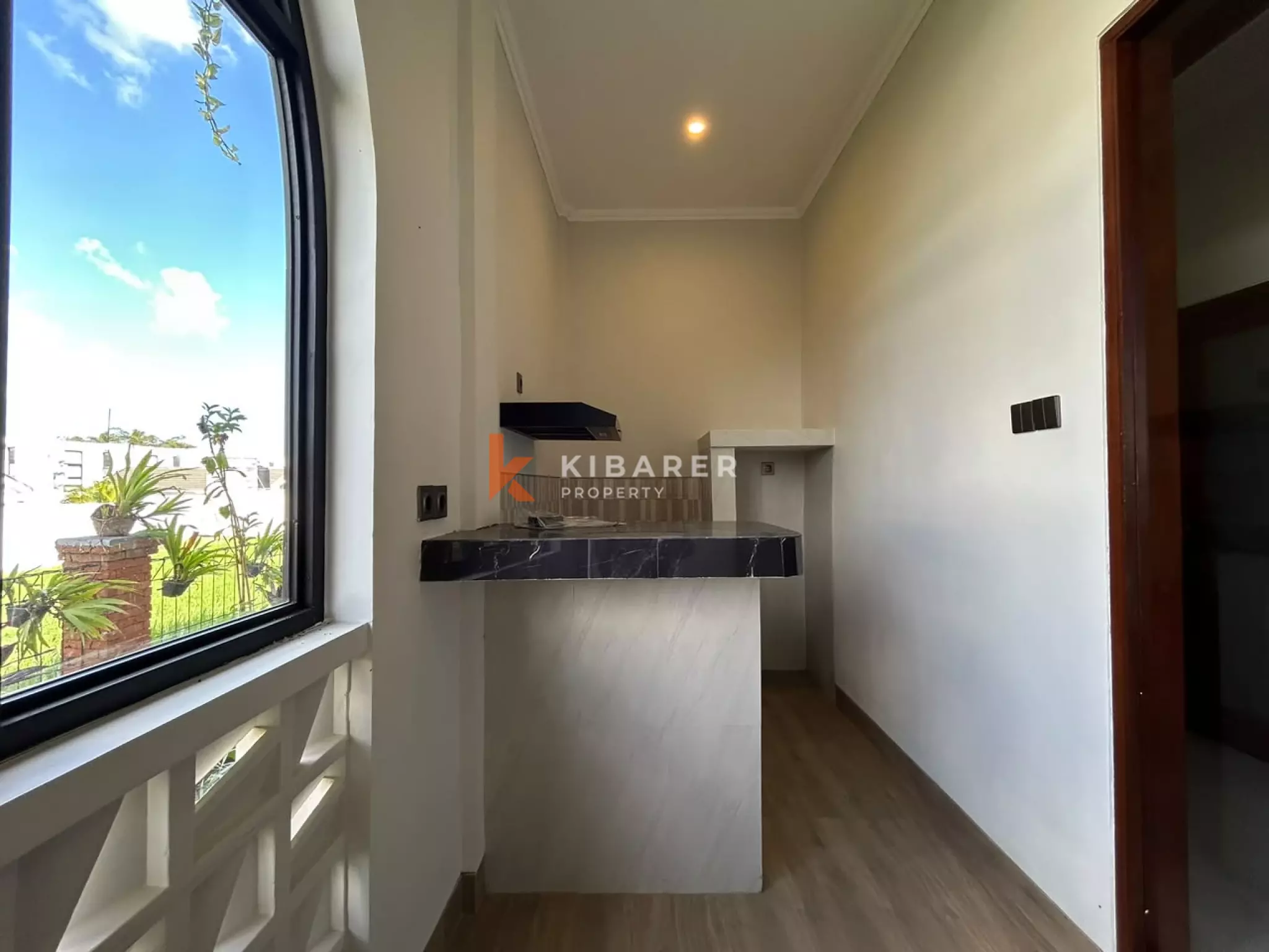 Villa Dua Lantai Luas dengan Empat Kamar Tidur dan Pemandangan Sawah di Canggu