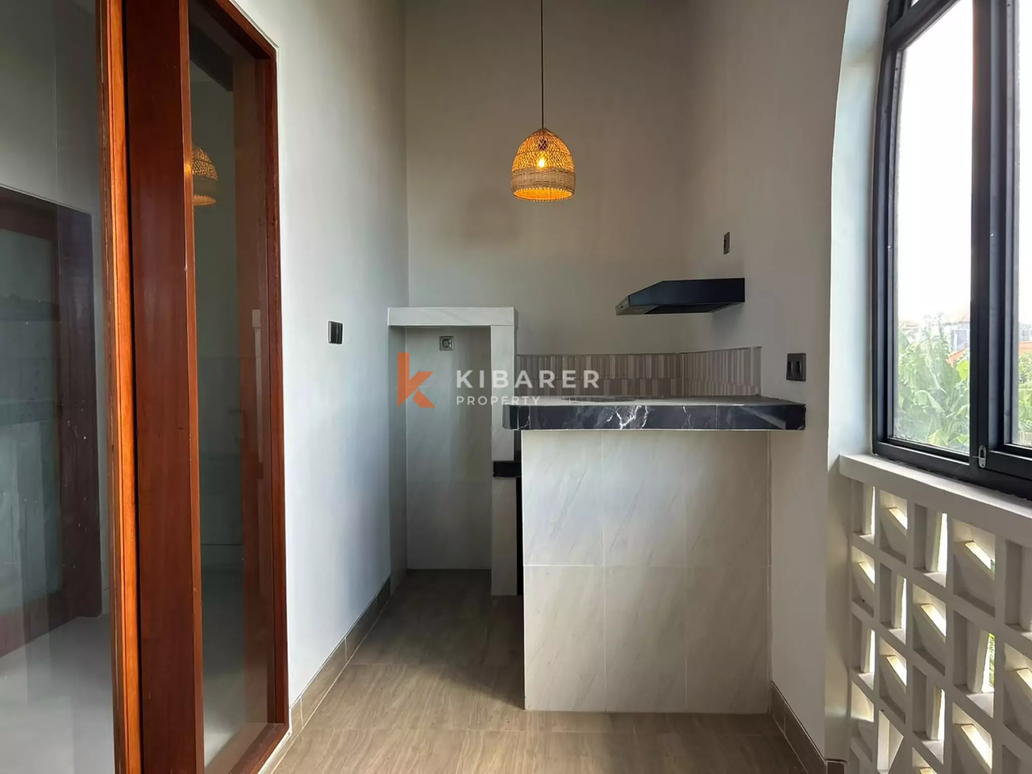 Villa Dua Lantai Luas dengan Empat Kamar Tidur dan Pemandangan Sawah di Canggu
