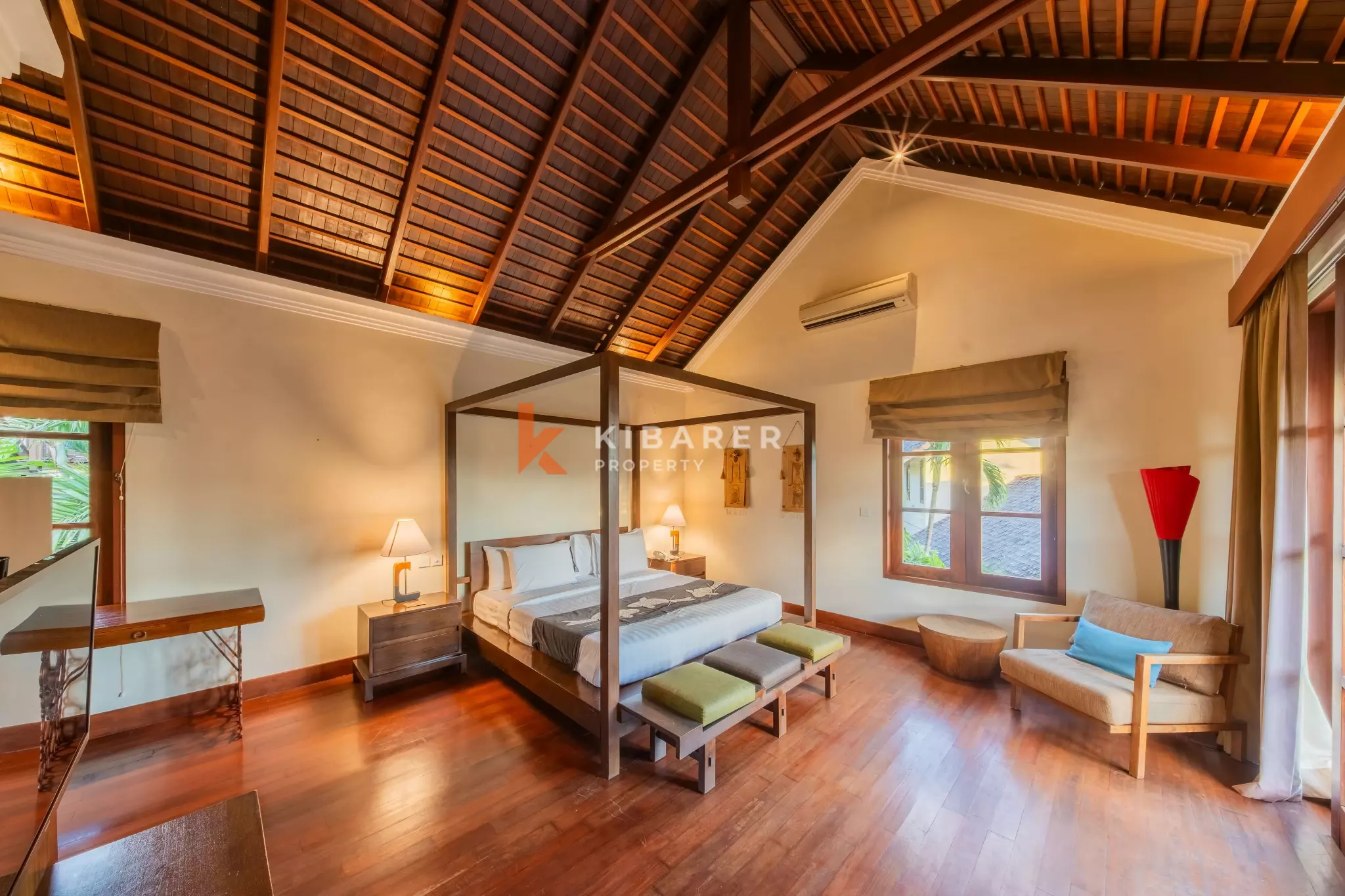 Élégante villa tropicale de trois chambres avec piscine privée et balcon à Ungasan