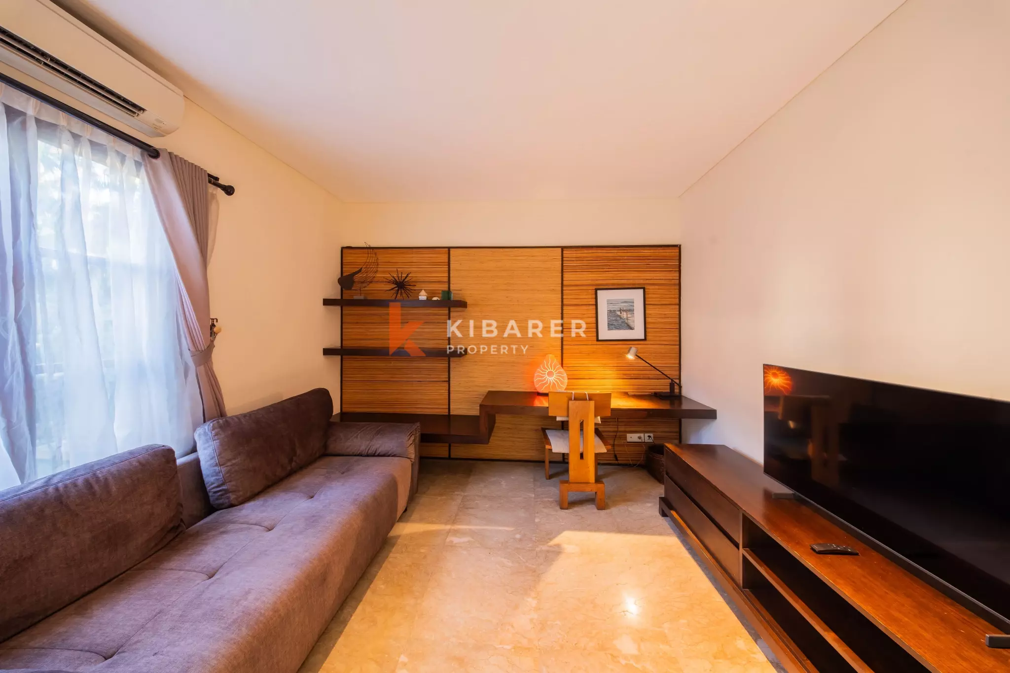 Élégante villa tropicale de trois chambres avec piscine privée et balcon à Ungasan