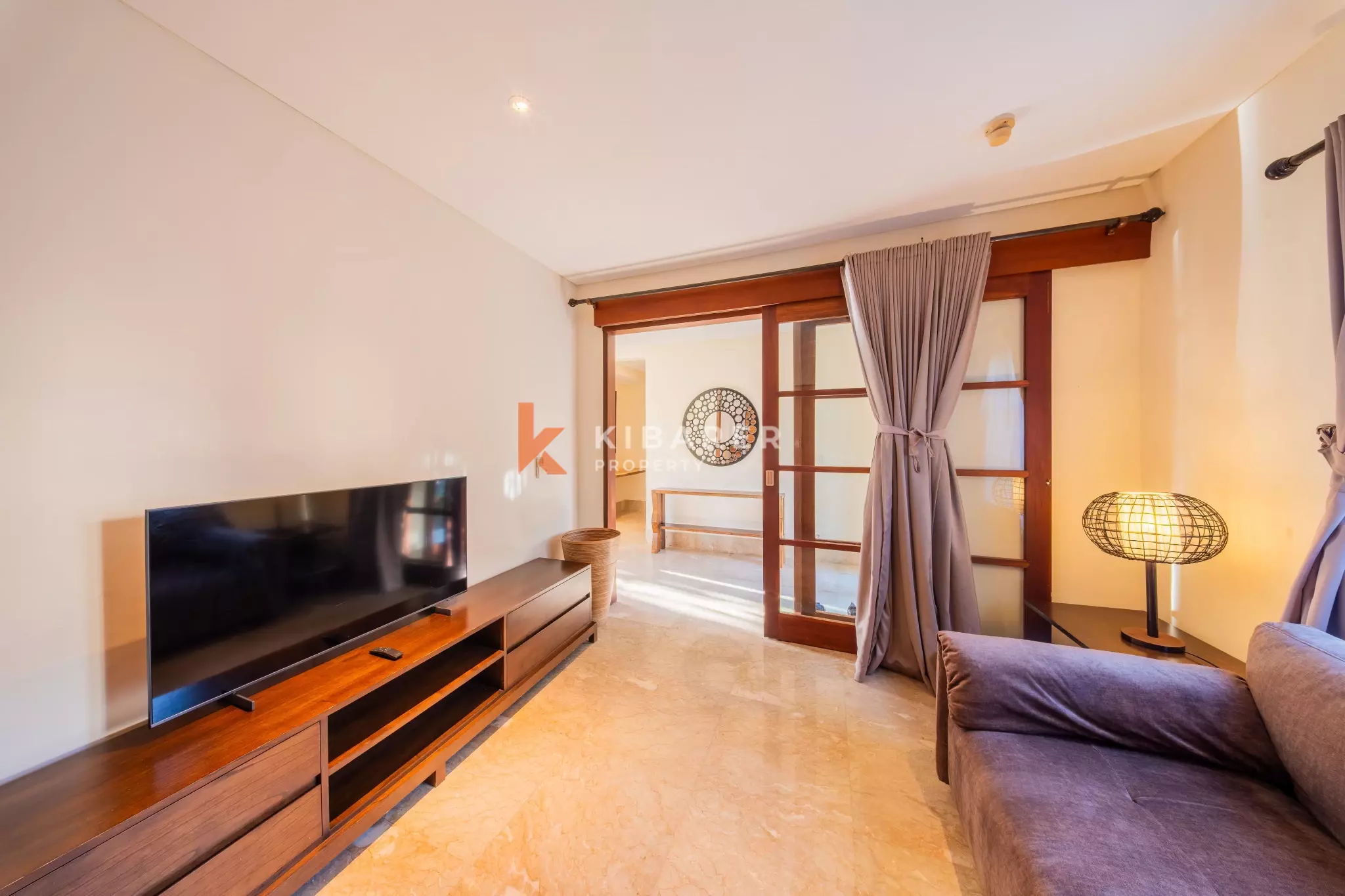 Élégante villa tropicale de trois chambres avec piscine privée et balcon à Ungasan