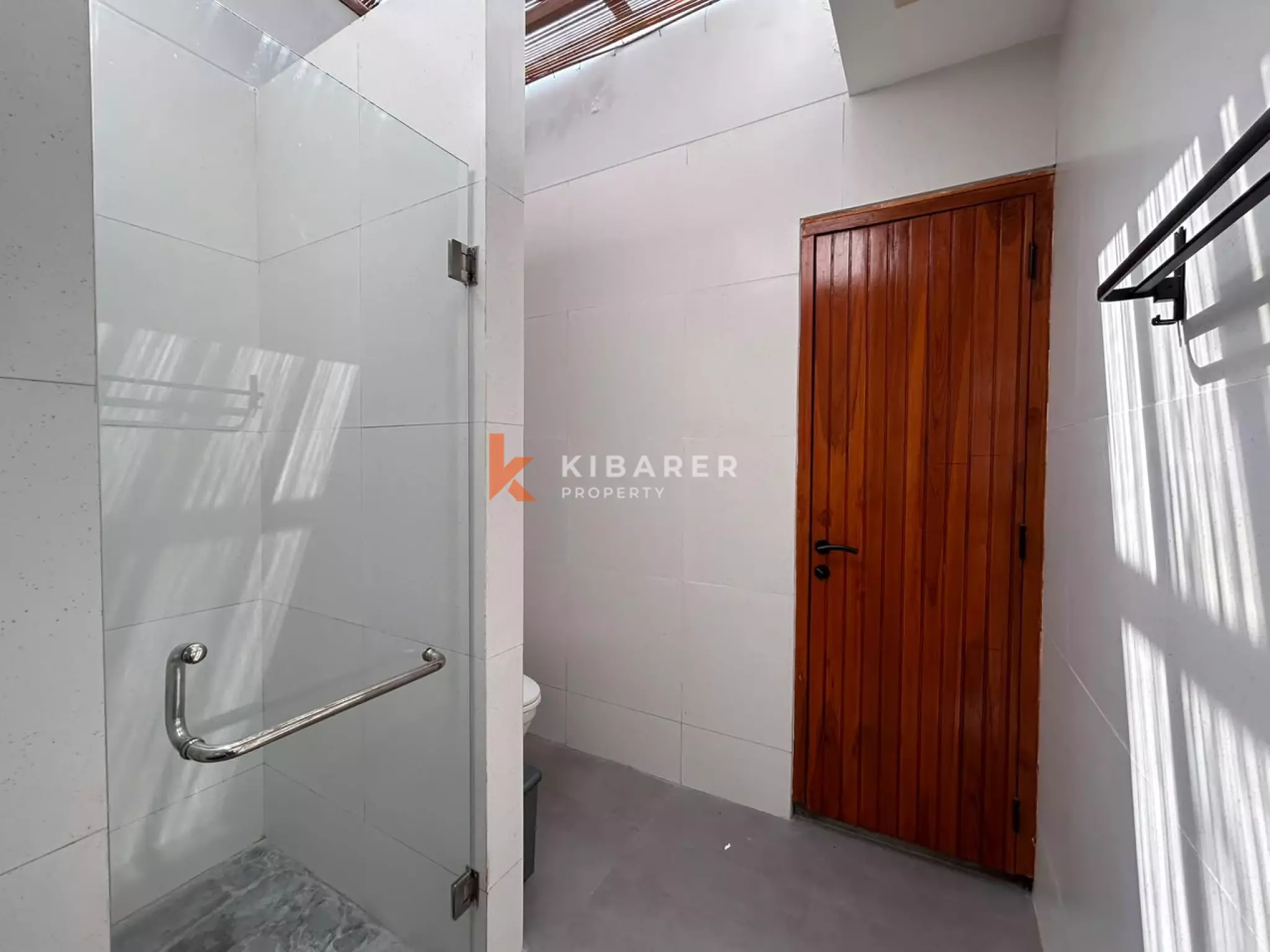 Contemporary Three-Bedroom Villa with Private Pool in Tumbak Bayuh