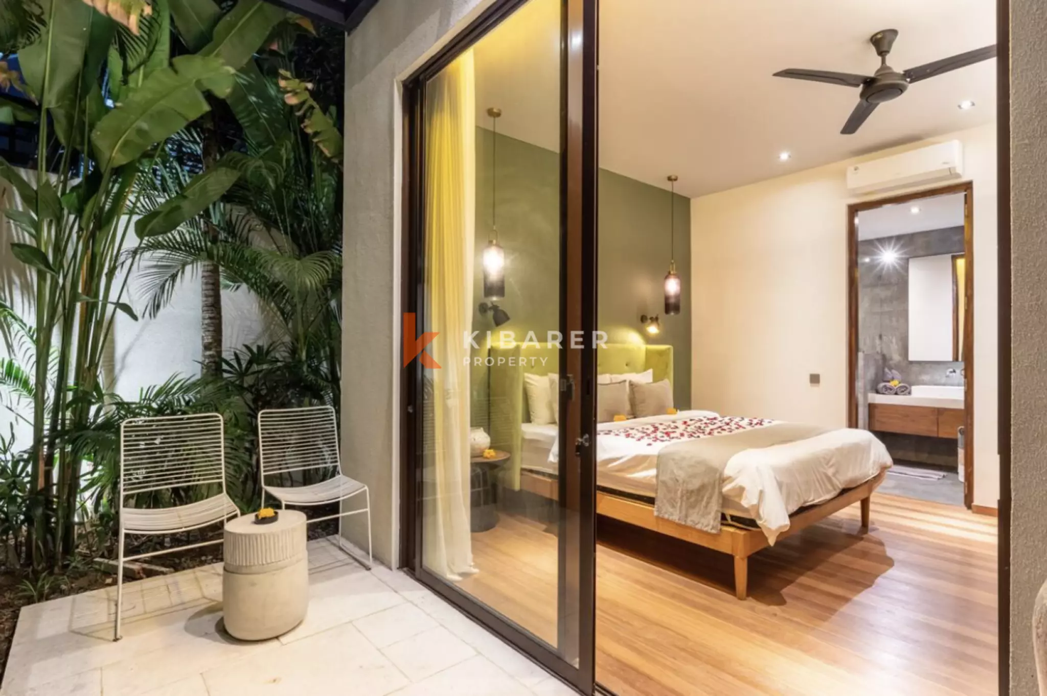 Hunian Terbaik di Umalas - Villa Desainer Bergaya dengan Empat Kamar Tidur