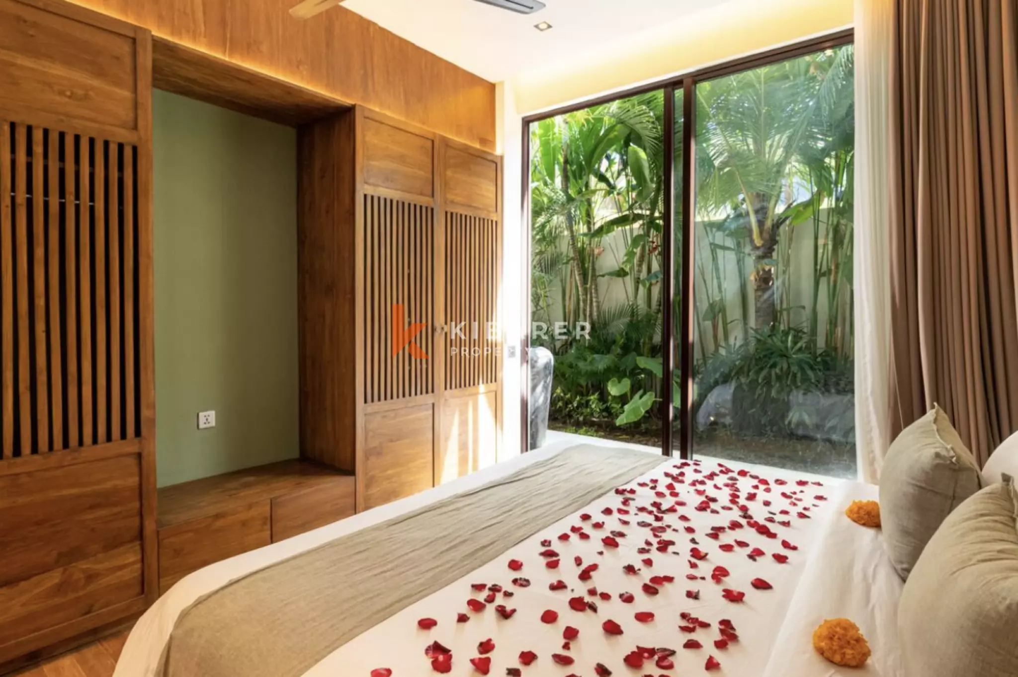 Hunian Terbaik di Umalas - Villa Desainer Bergaya dengan Empat Kamar Tidur