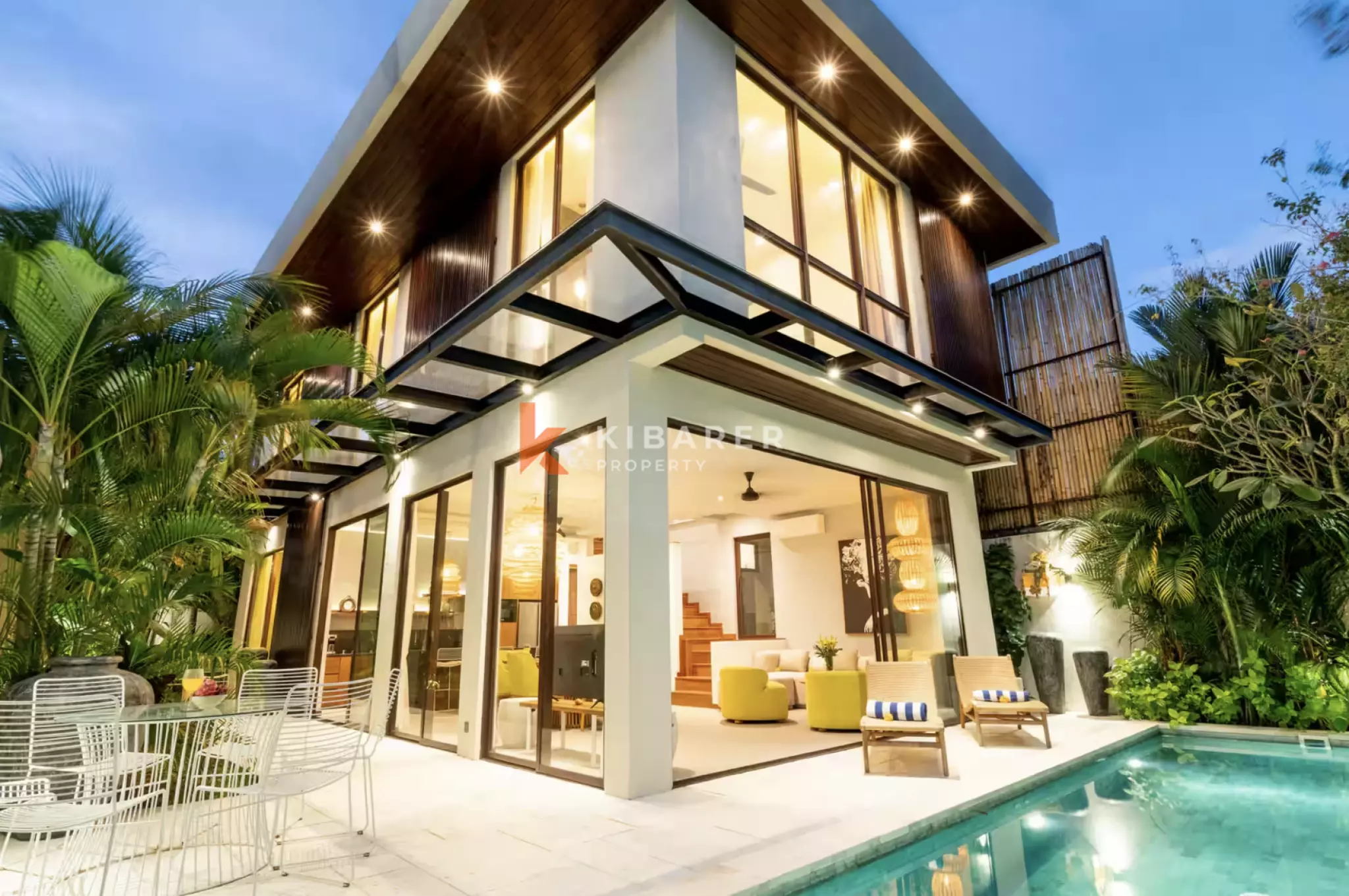 Hunian Terbaik di Umalas - Villa Desainer Bergaya dengan Empat Kamar Tidur