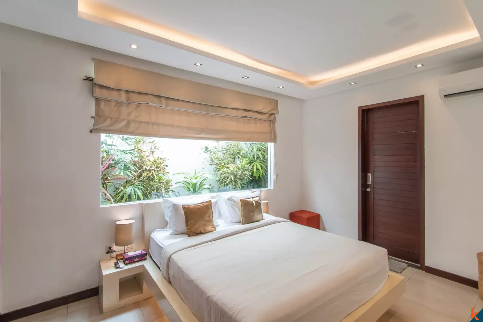 Properti tiga kamar tidur dengan hak sewa jangka panjang yang menawan dekat pantai di Seminyak