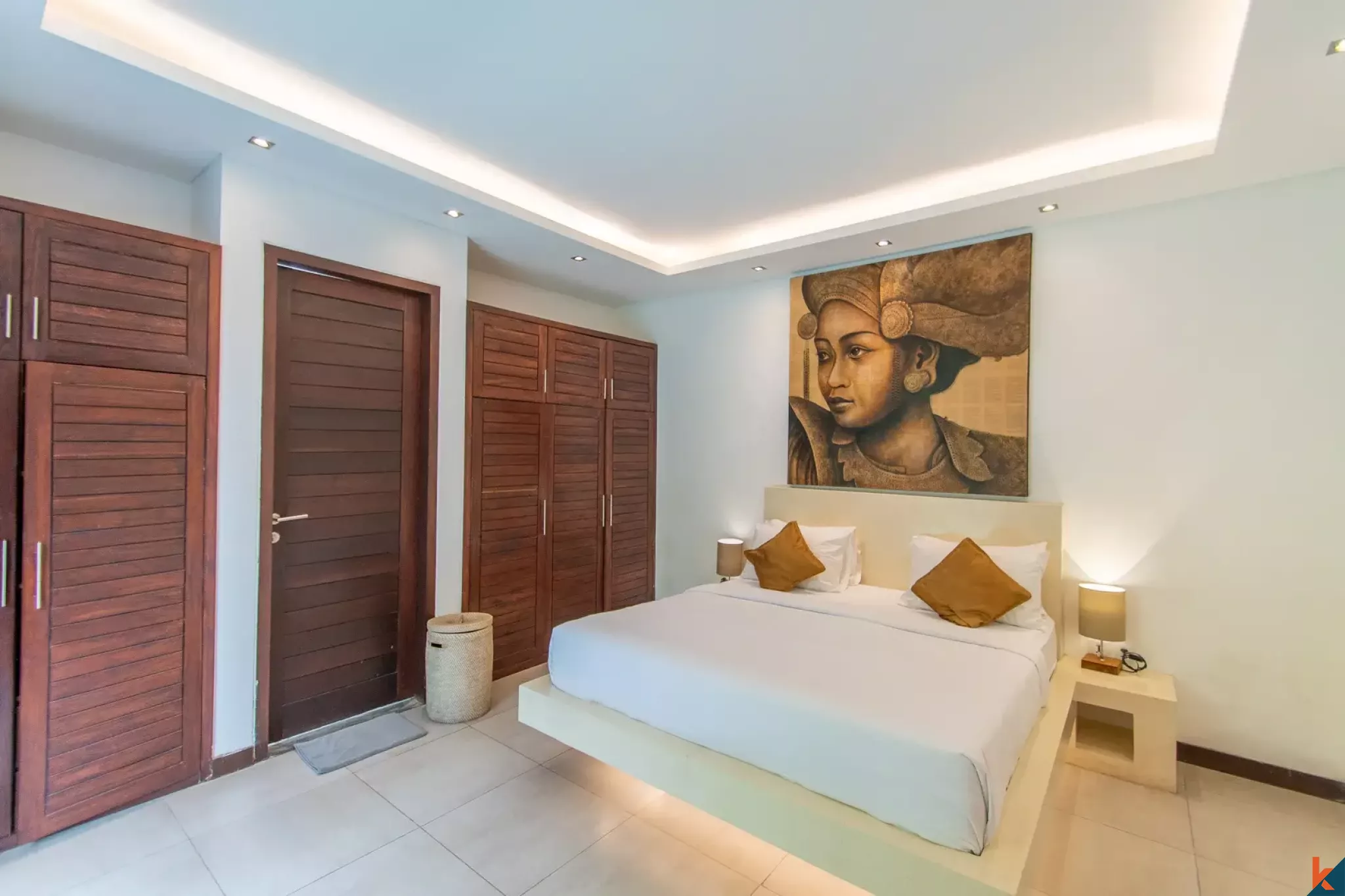 Properti tiga kamar tidur dengan hak sewa jangka panjang yang menawan dekat pantai di Seminyak