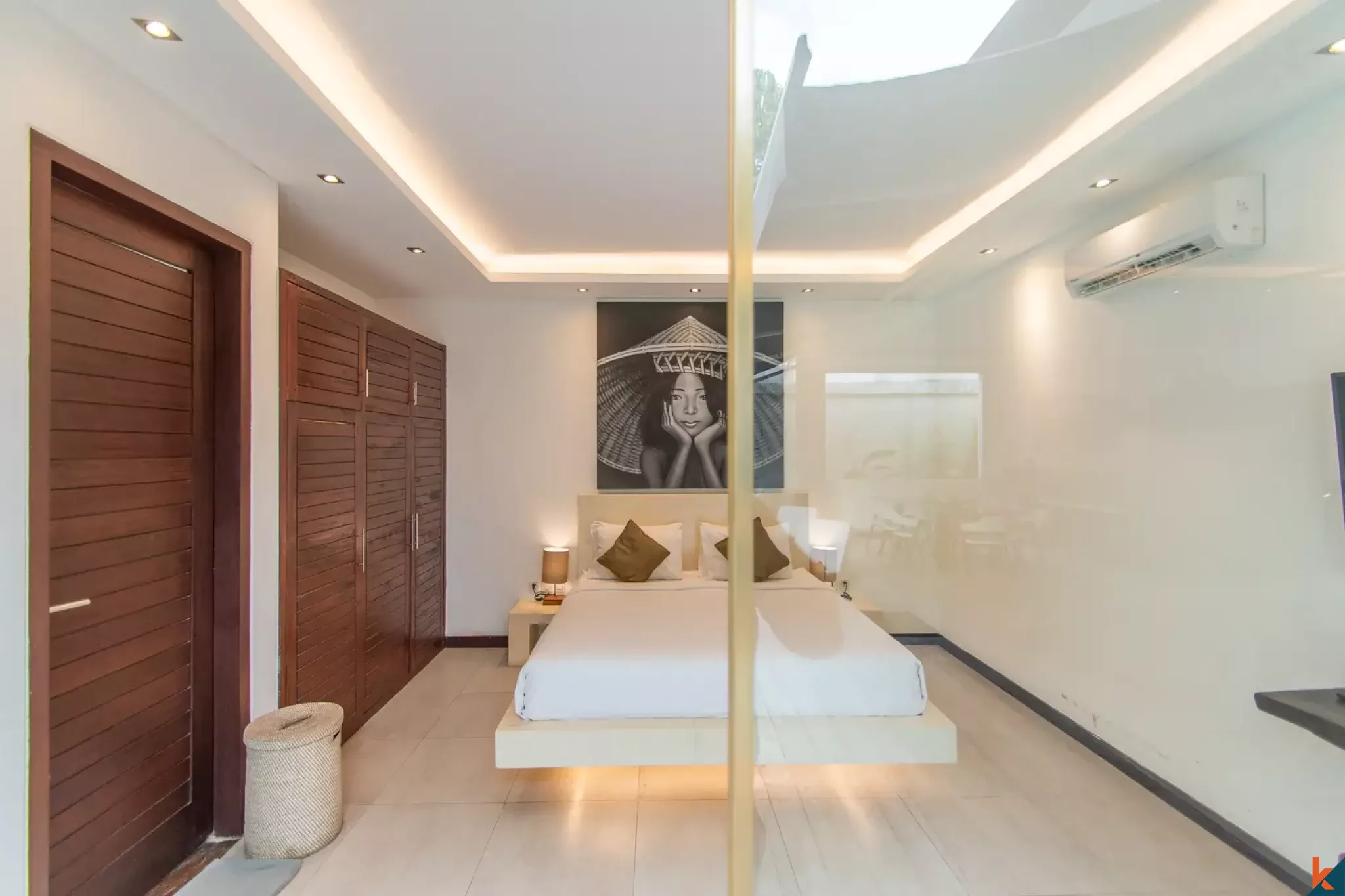 Properti tiga kamar tidur dengan hak sewa jangka panjang yang menawan dekat pantai di Seminyak