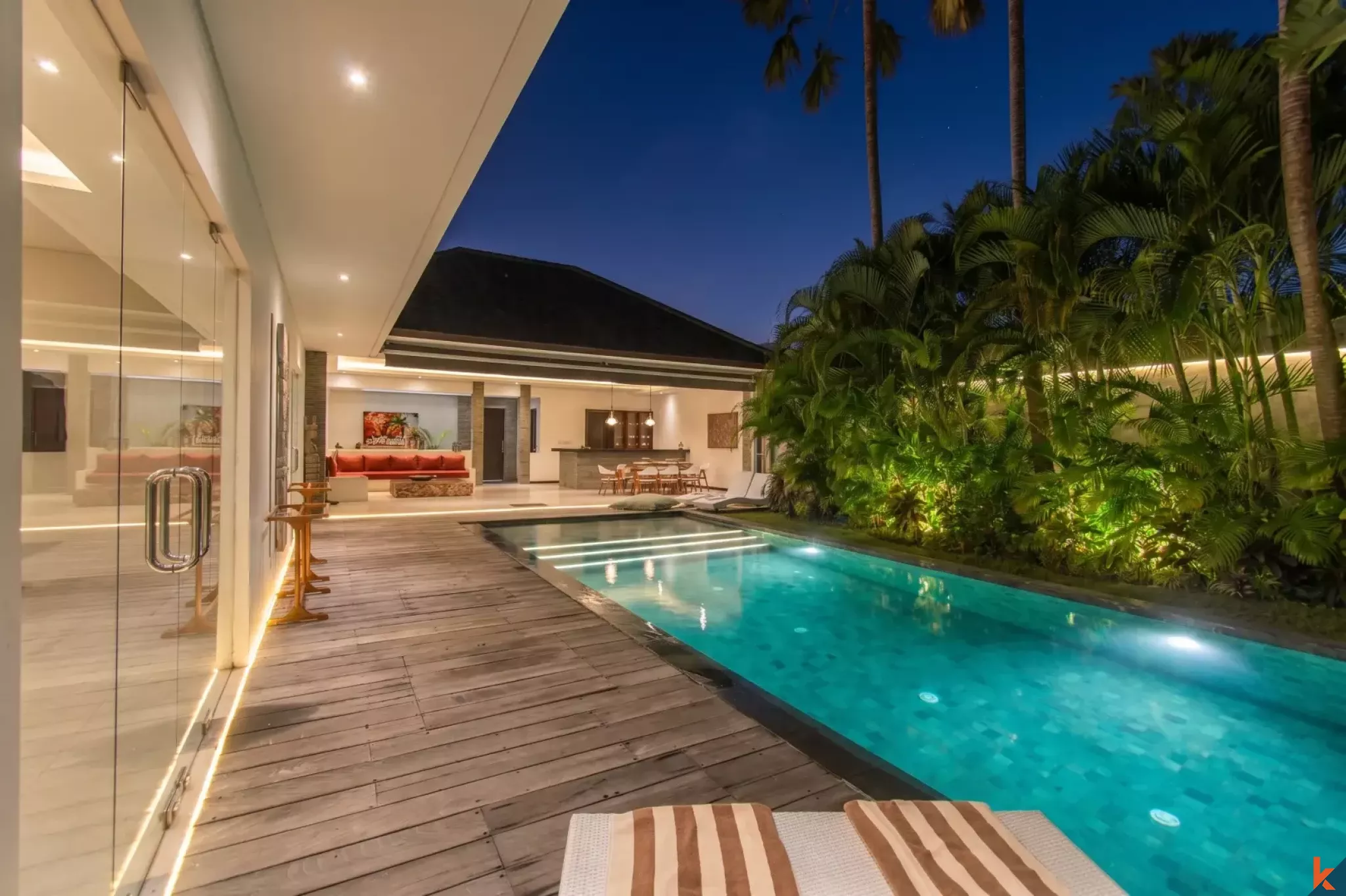 Properti sewa jangka panjang tiga kamar tidur yang indah dekat pantai di Seminyak