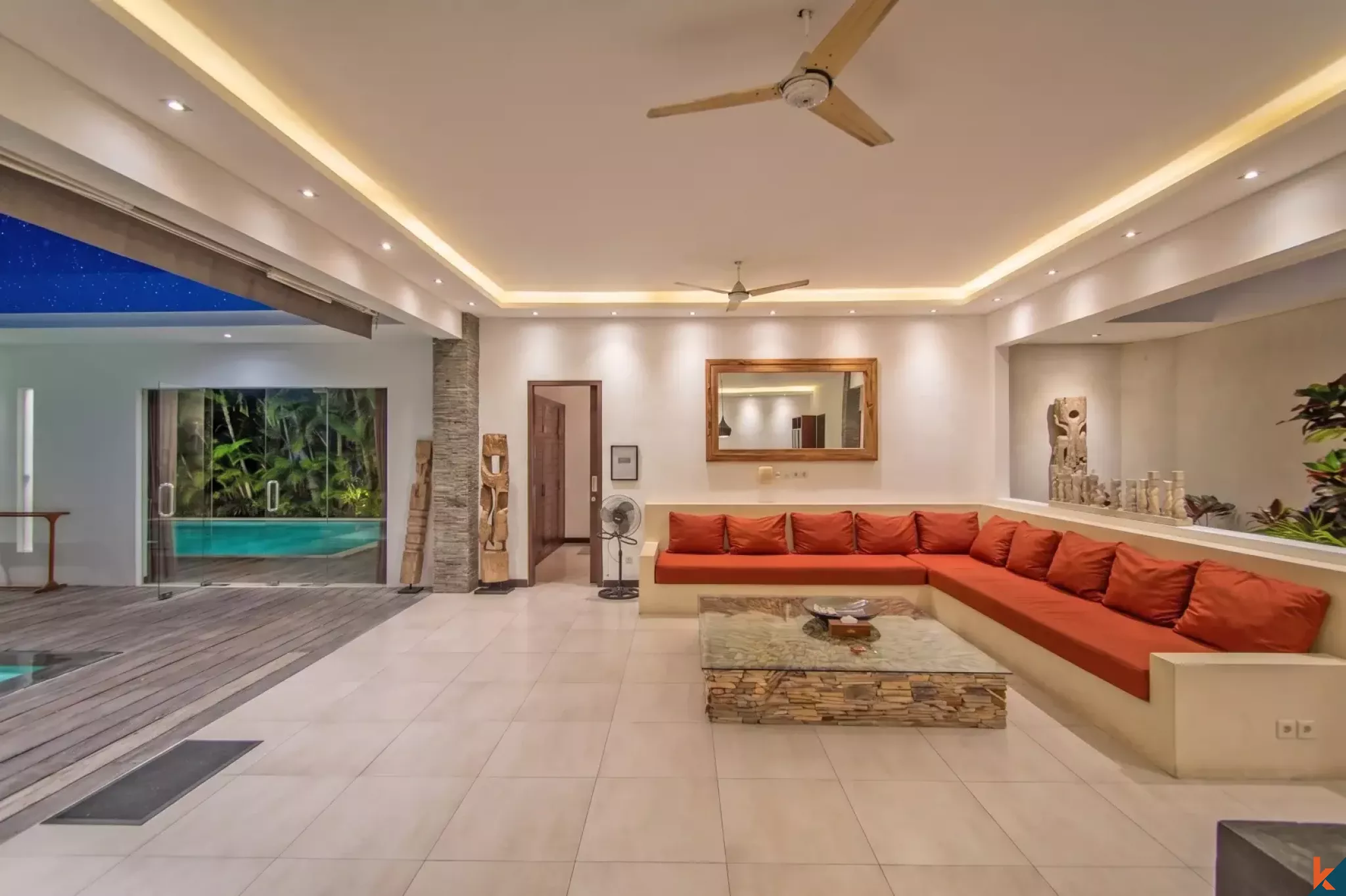 Properti sewa jangka panjang tiga kamar tidur yang indah dekat pantai di Seminyak