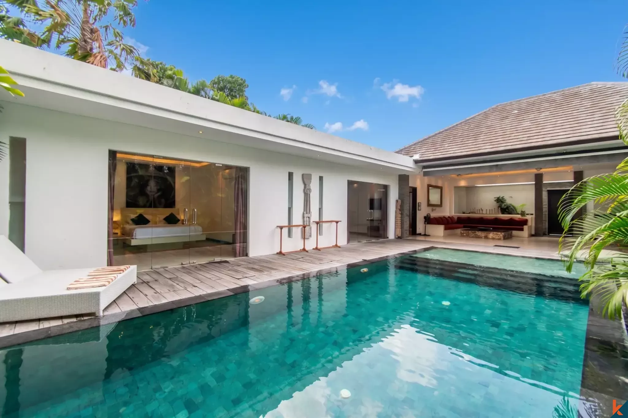 Properti sewa jangka panjang tiga kamar tidur yang indah dekat pantai di Seminyak