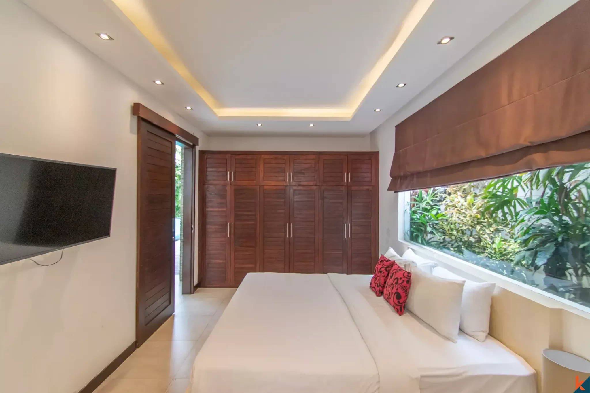 Properti sewa jangka panjang tiga kamar tidur yang indah dekat pantai di Seminyak