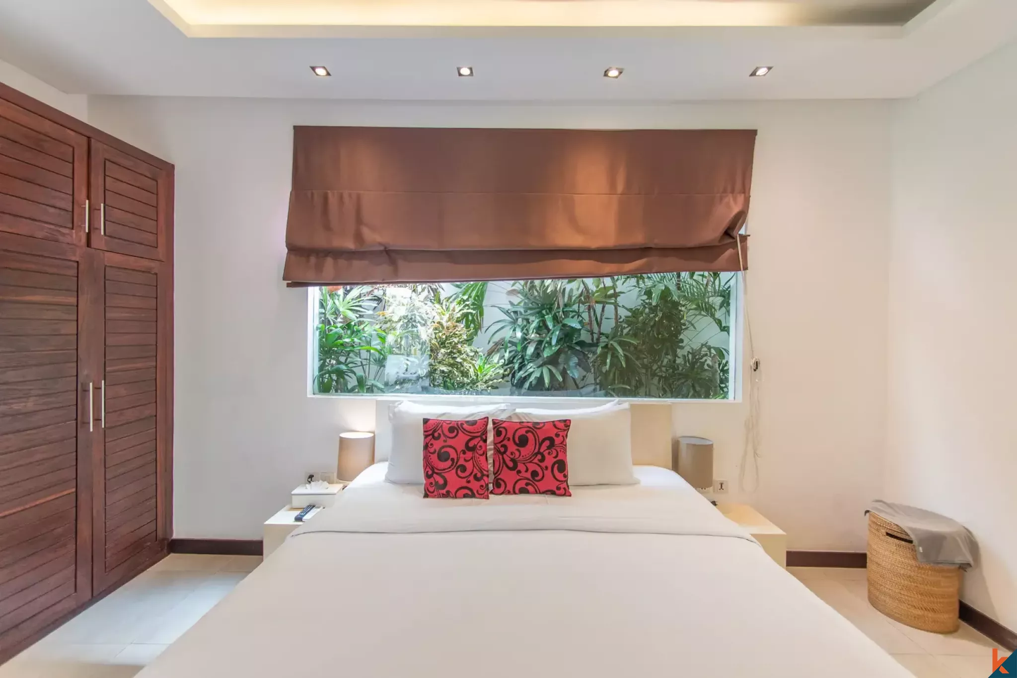Properti sewa jangka panjang tiga kamar tidur yang indah dekat pantai di Seminyak