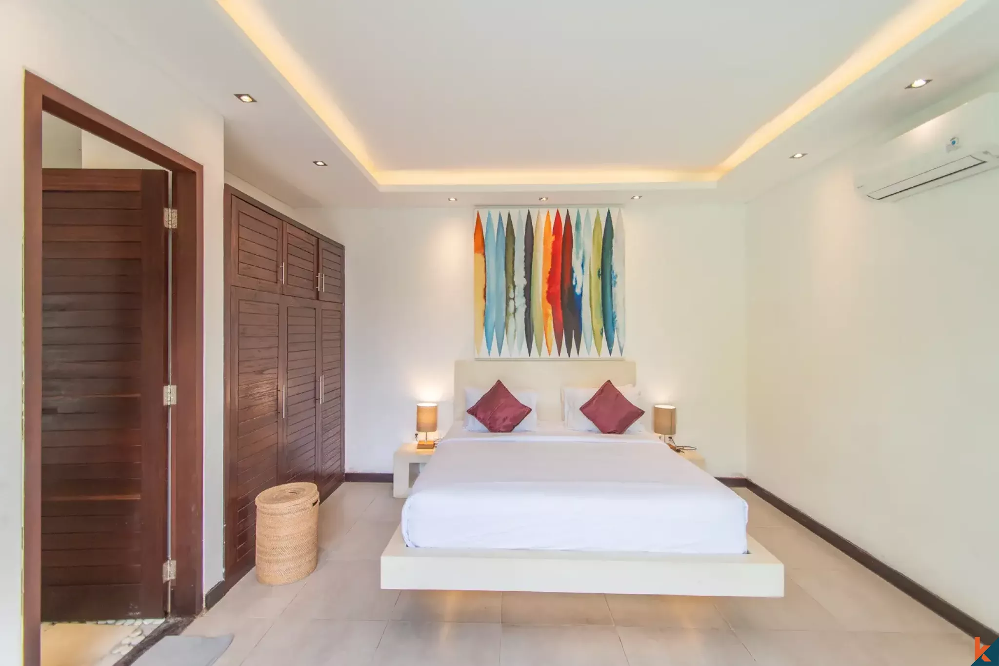 Properti sewa jangka panjang tiga kamar tidur yang indah dekat pantai di Seminyak
