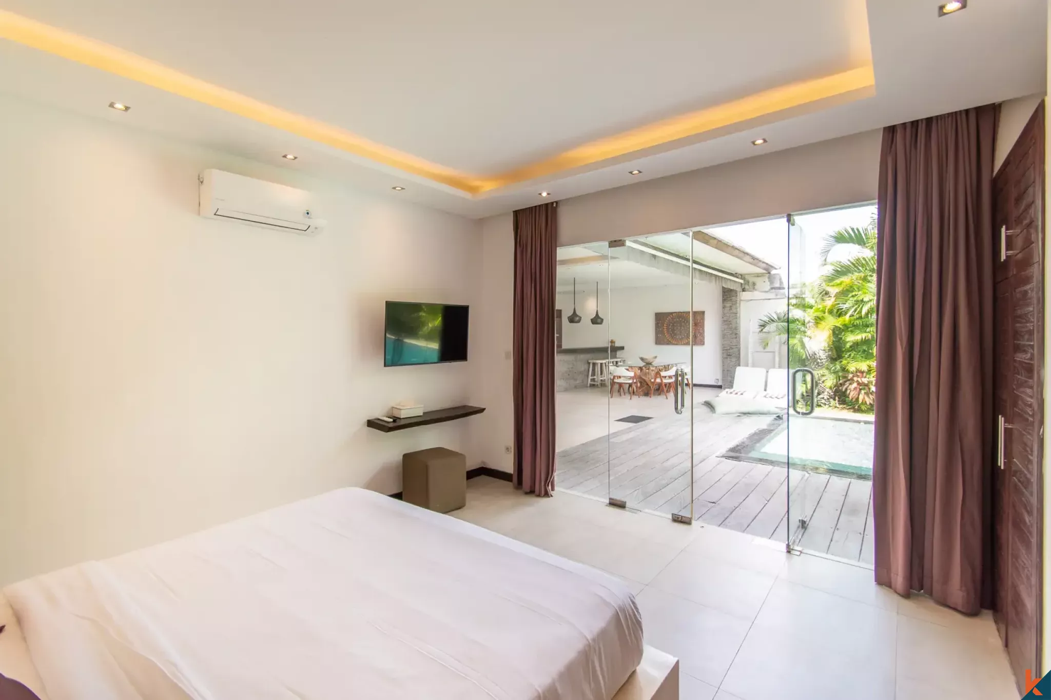 Properti sewa jangka panjang tiga kamar tidur yang indah dekat pantai di Seminyak