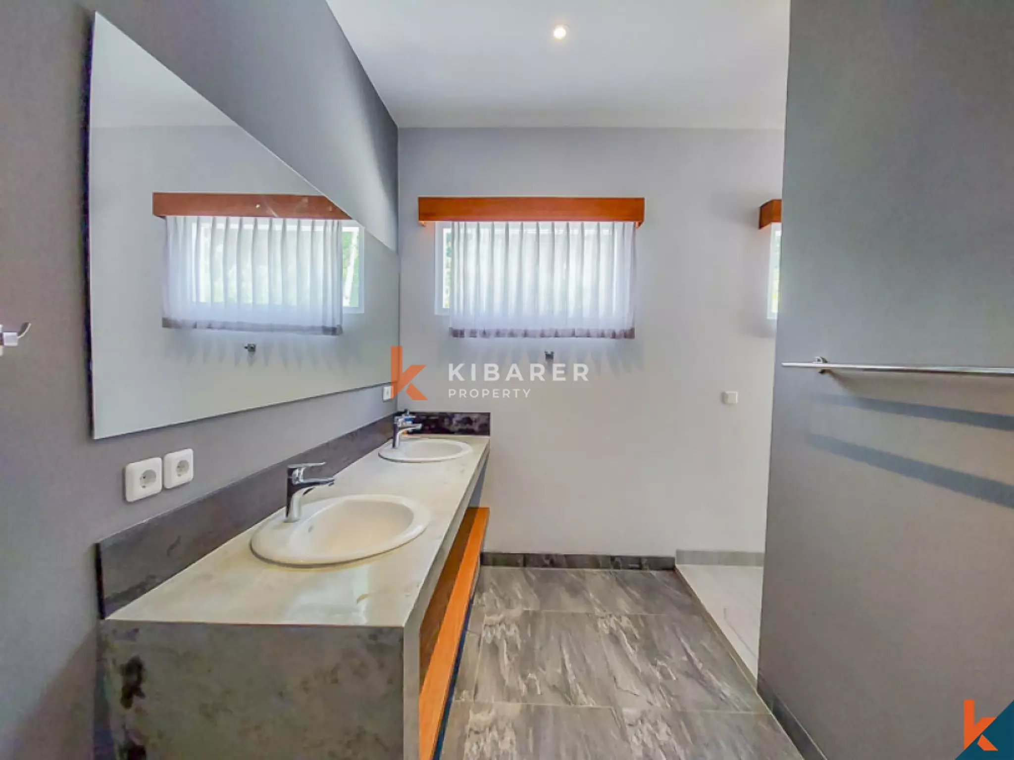 Charming Modern Four Bedrooms Villa for Rent in Umalas