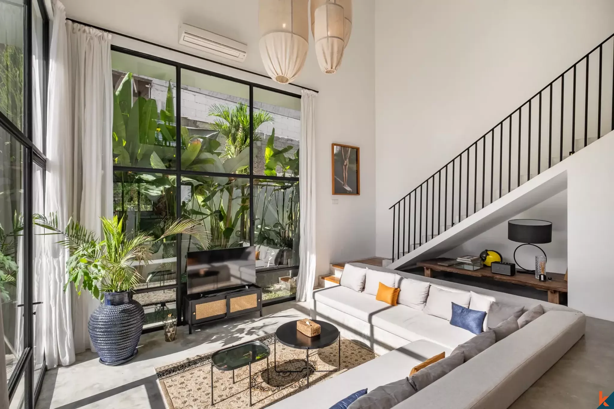 Superbe villa en location de trois chambres dans le quartier à la mode de Pererenan