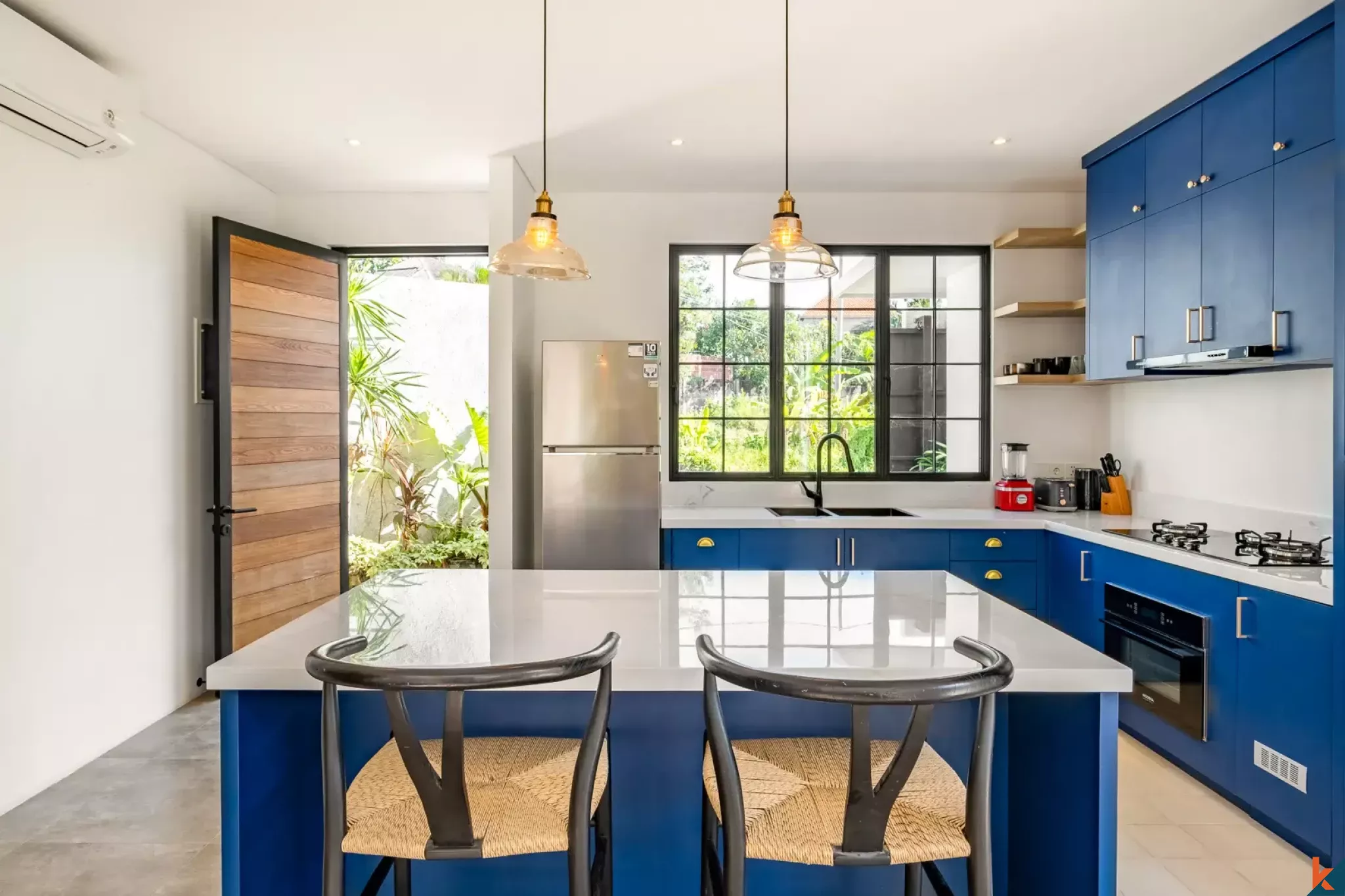 Superbe villa en location de trois chambres dans le quartier à la mode de Pererenan