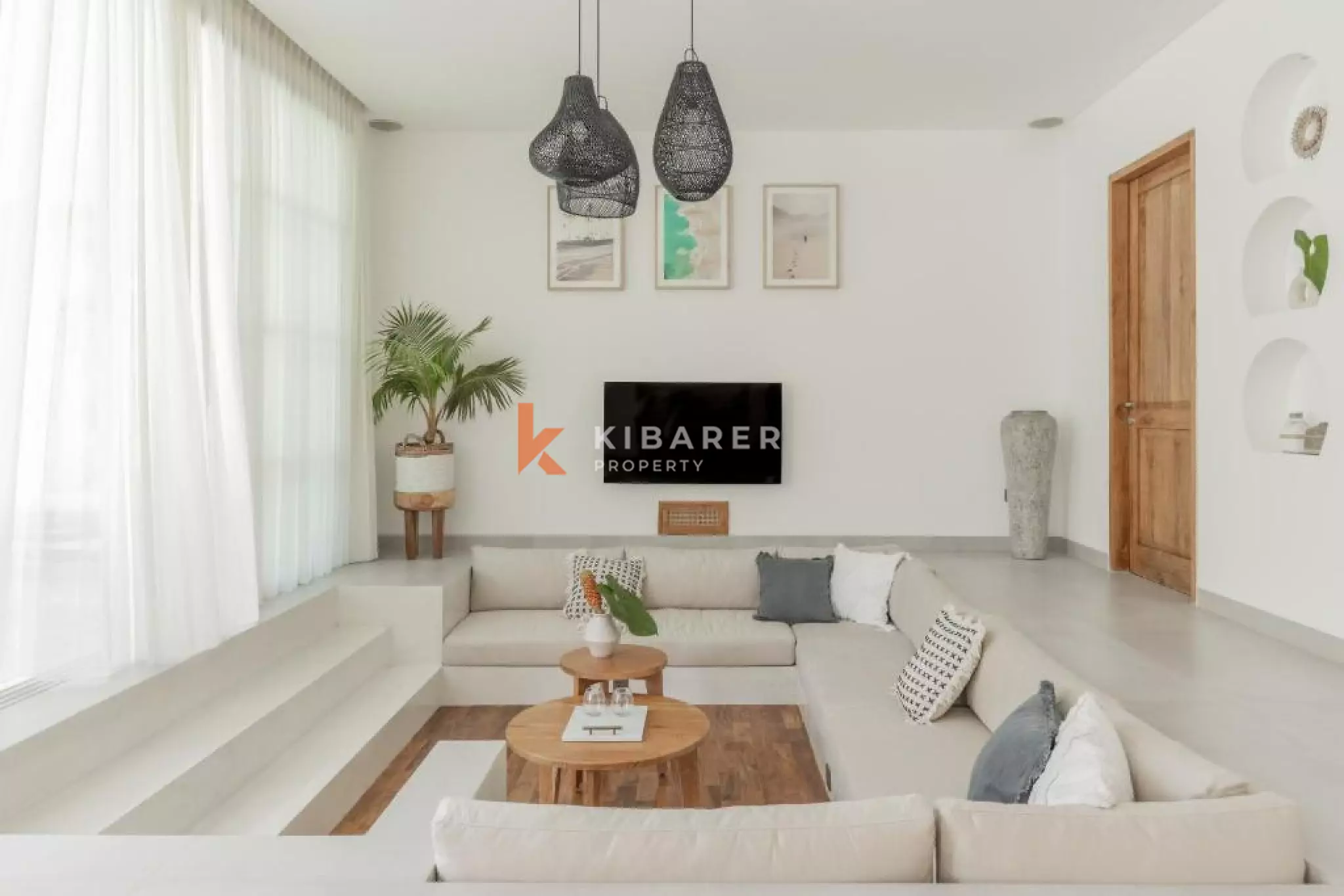 Beautiful Bright Four Bedroom Luxury Villa Minutes from Nyang Nyang Beach
